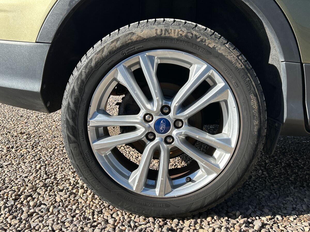 Ford Kuga - Image 17