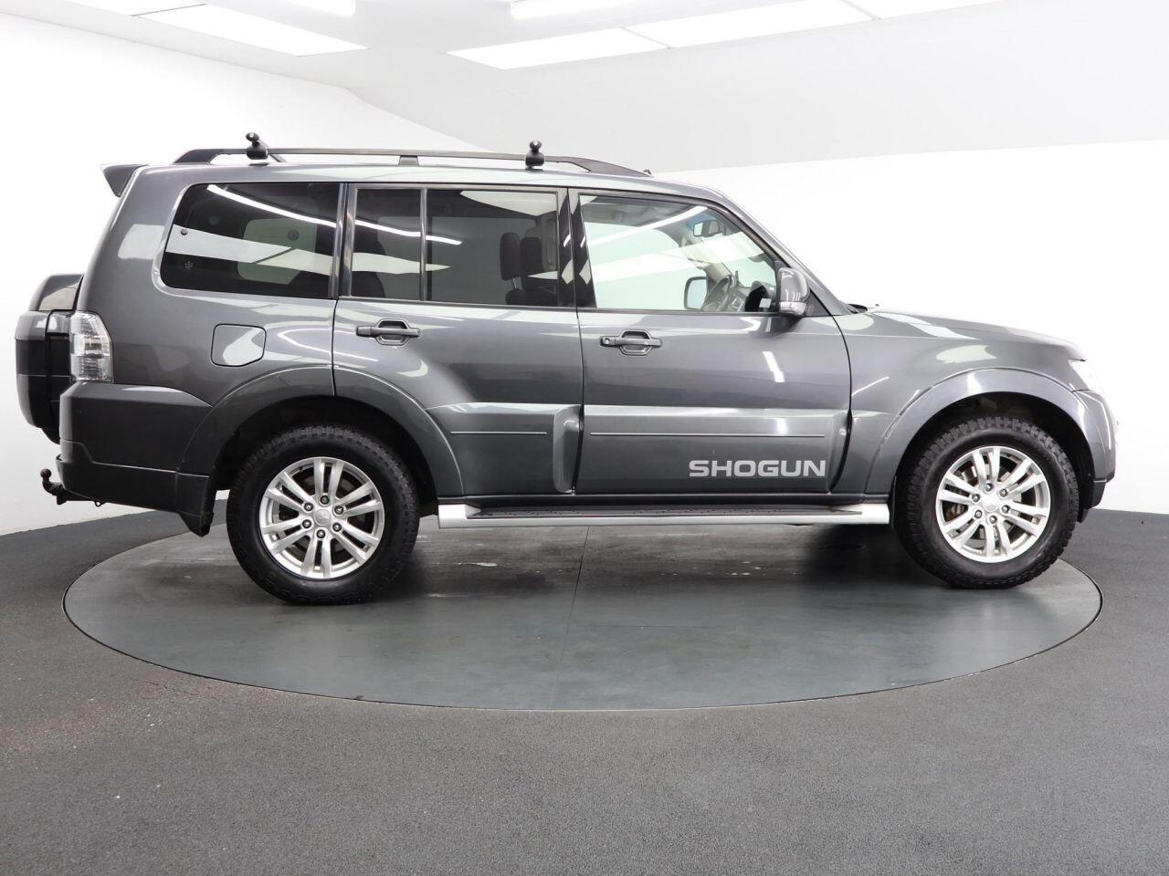 Mitsubishi Shogun - Image 10