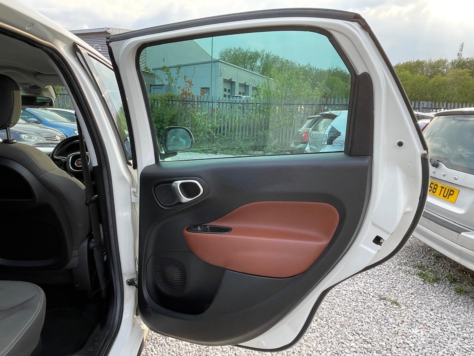 Fiat 500L - Image 7