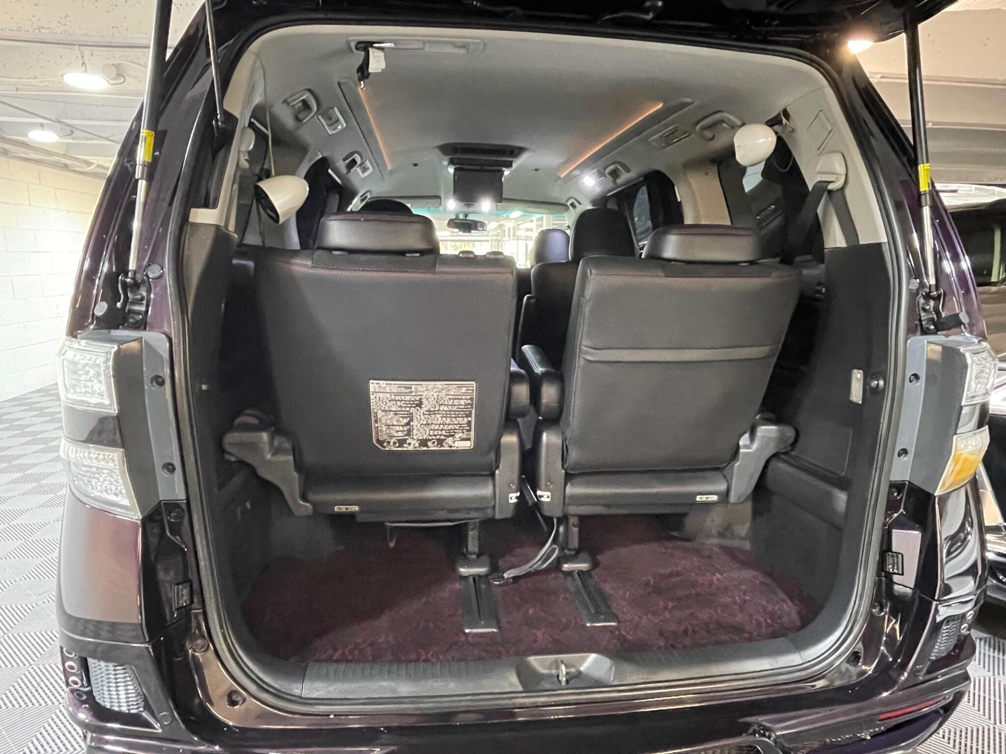 Toyota Vellfire - Image 17