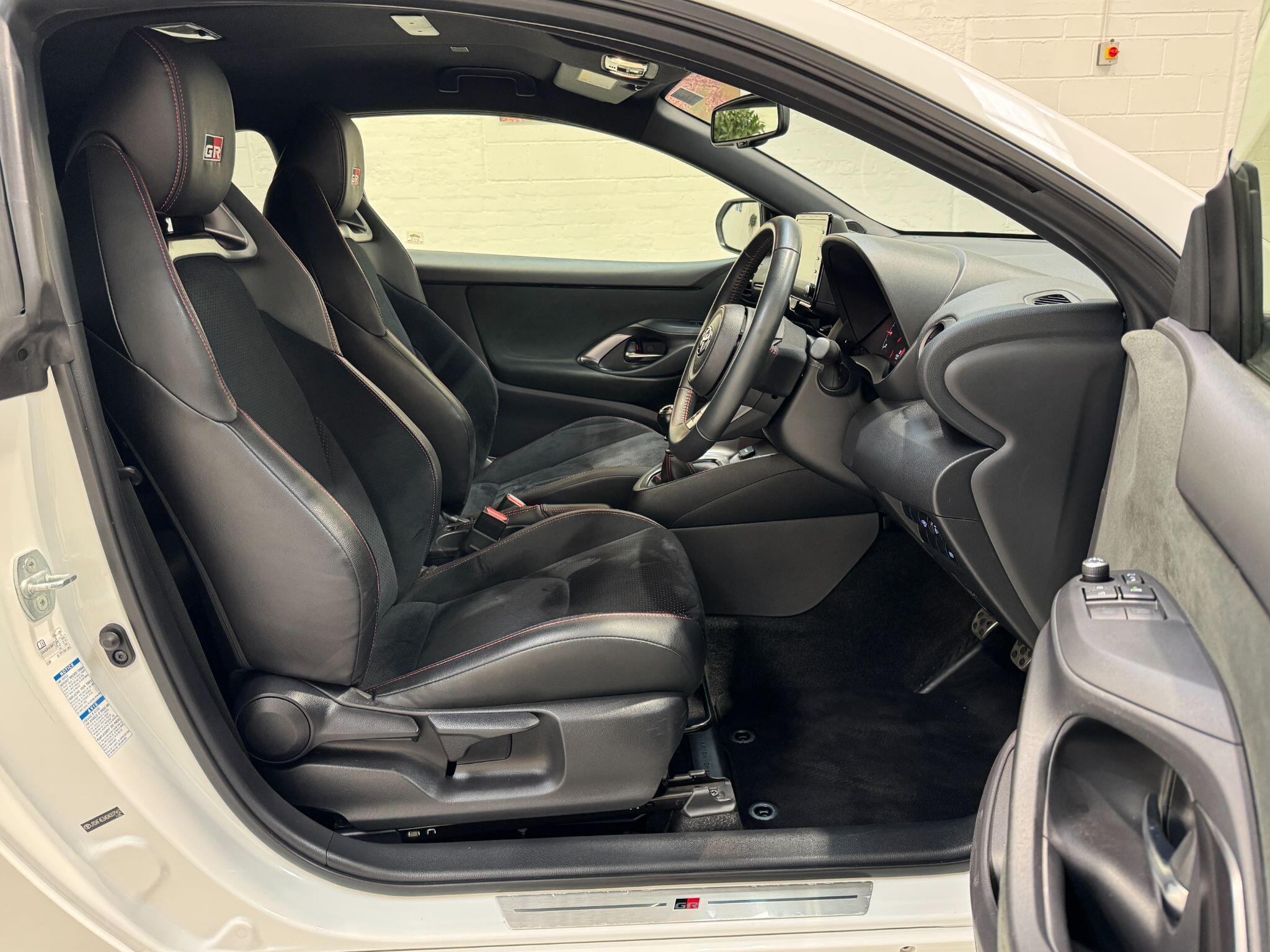 Toyota Yaris - Image 18