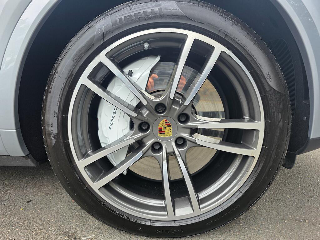 Porsche Cayenne - Image 18