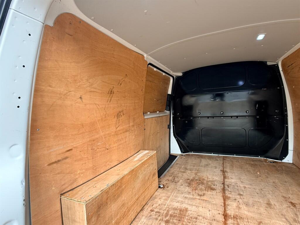 Volkswagen Transporter - Image 20
