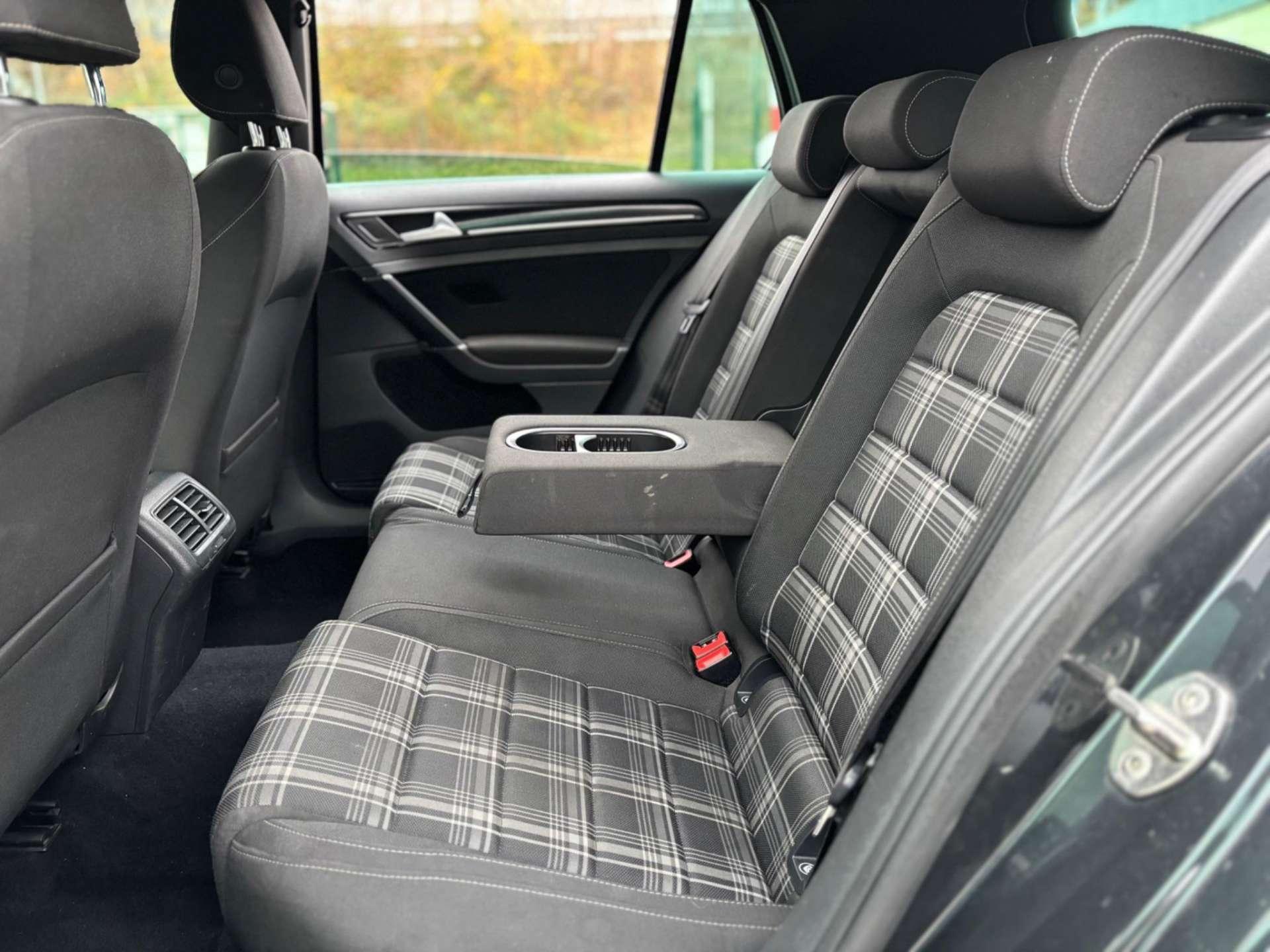 Volkswagen Golf - Image 32