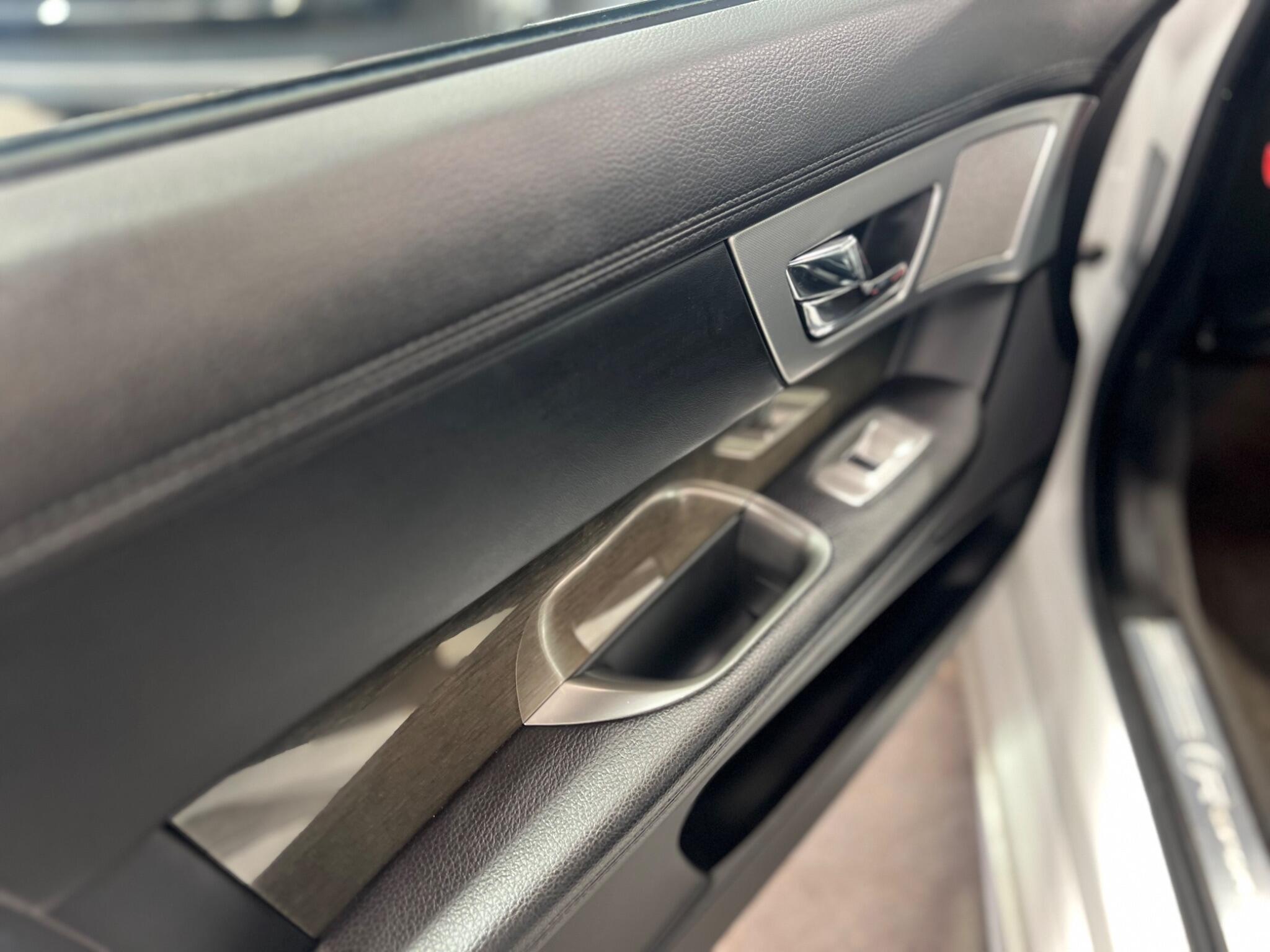 Jaguar XF - Image 19