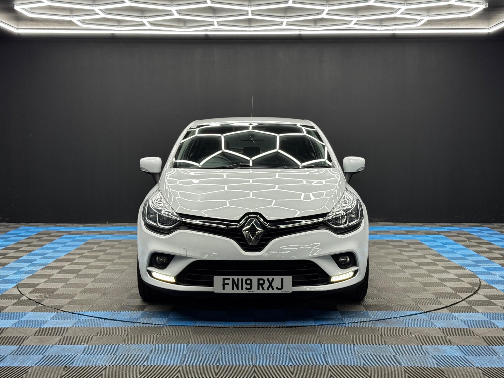 Renault Clio - Image 2