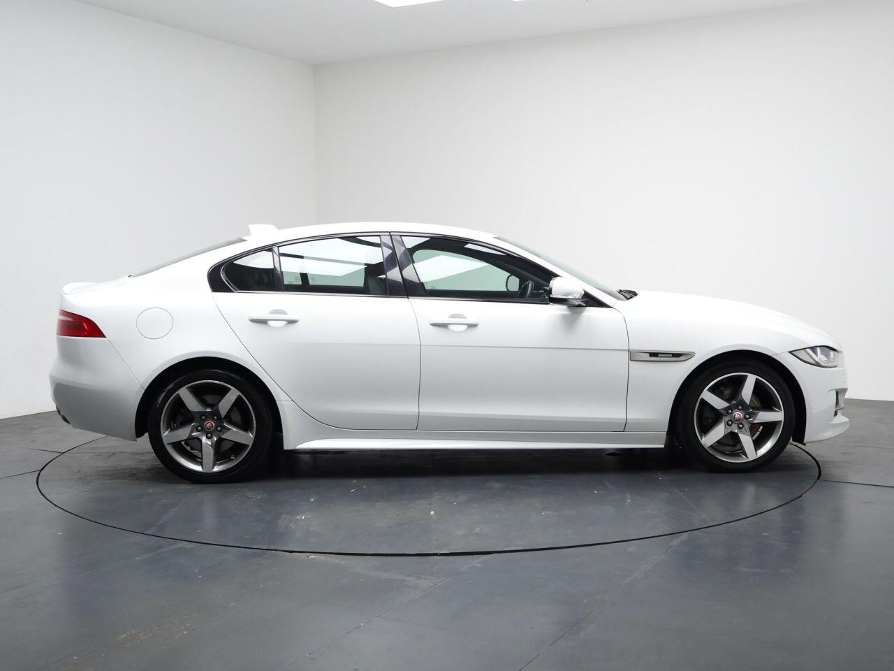 Jaguar XE - Image 14