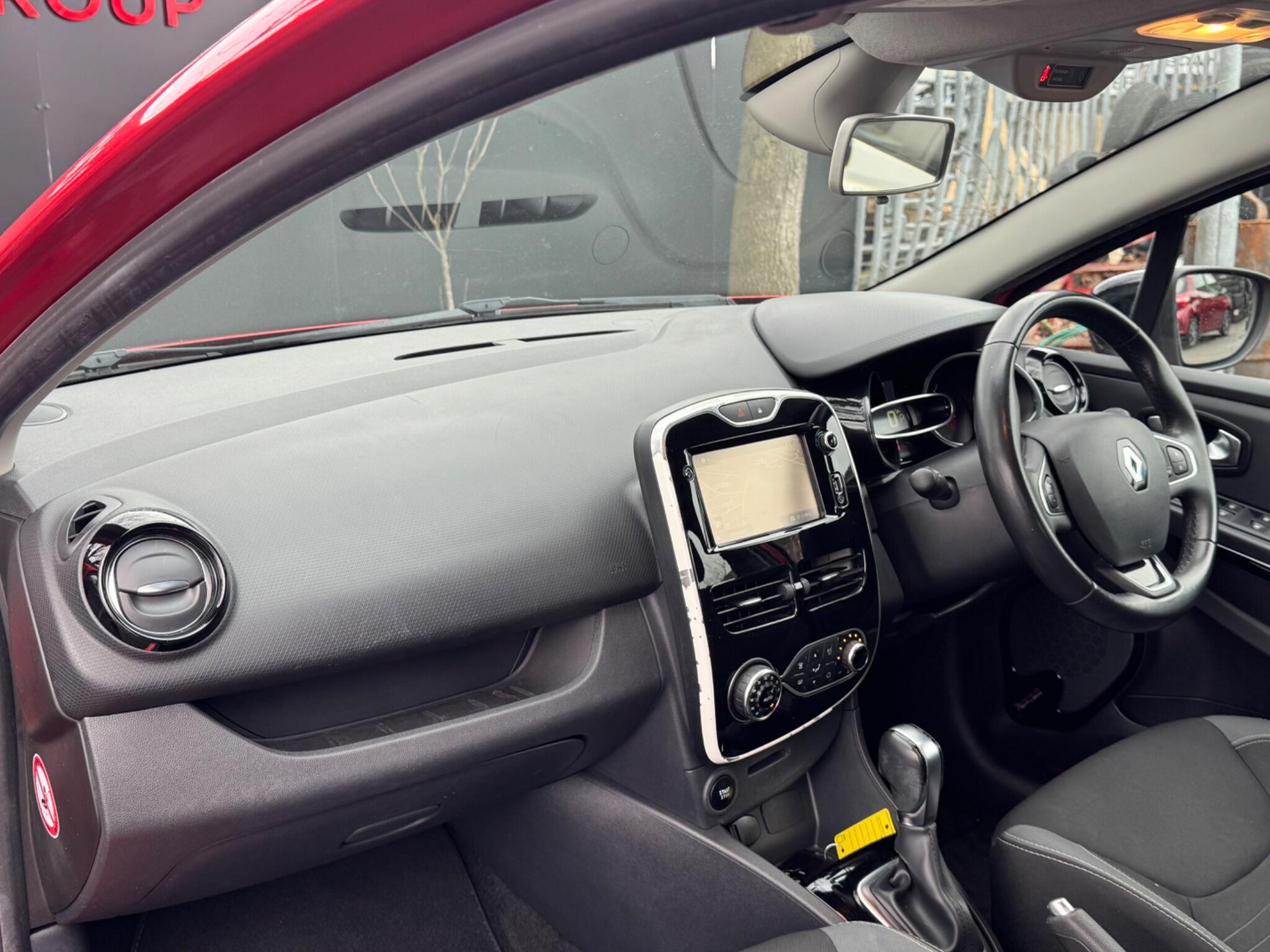 Renault Clio - Image 10