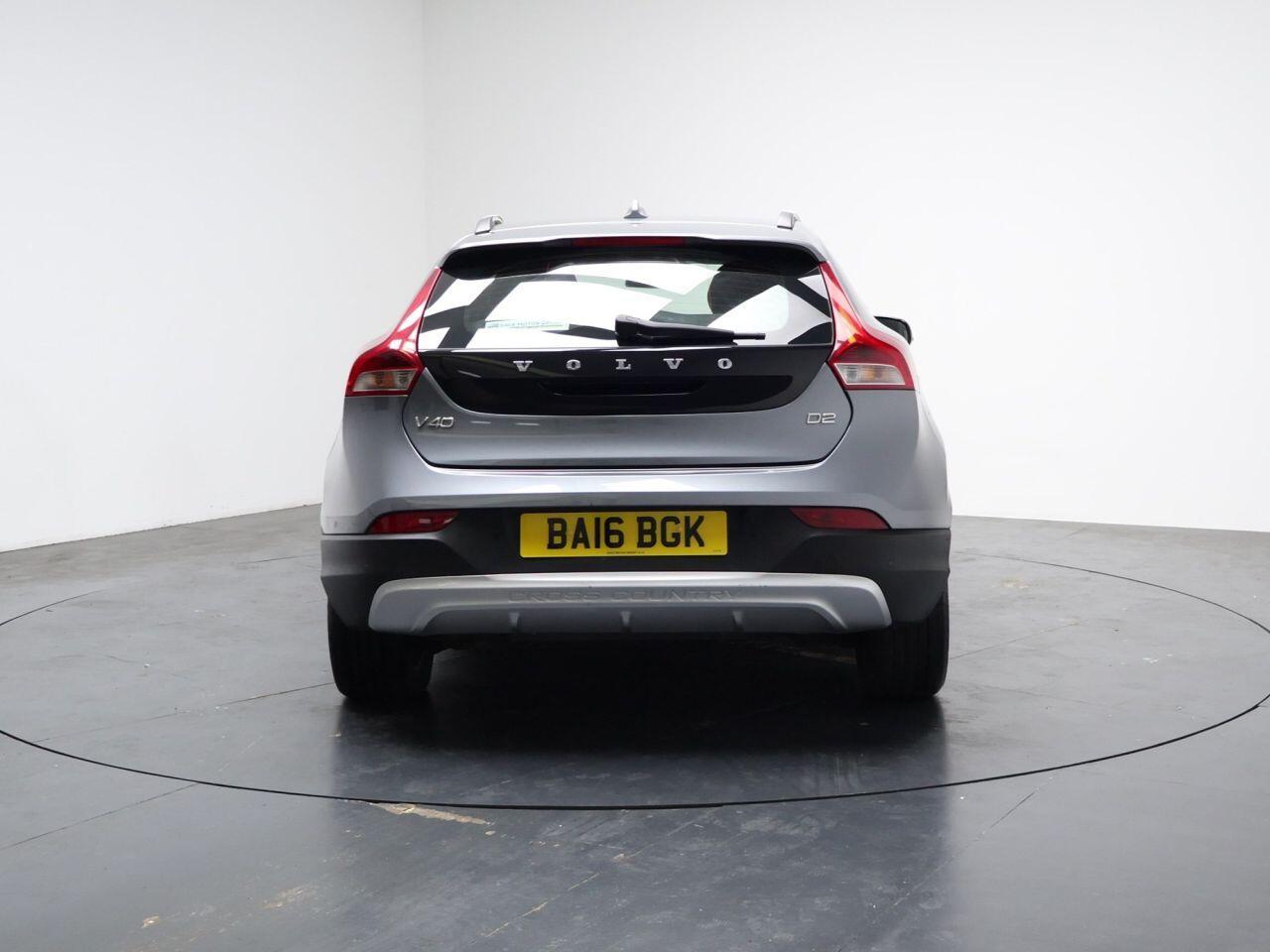 Volvo V40 CROSS COUNTRY - Image 11
