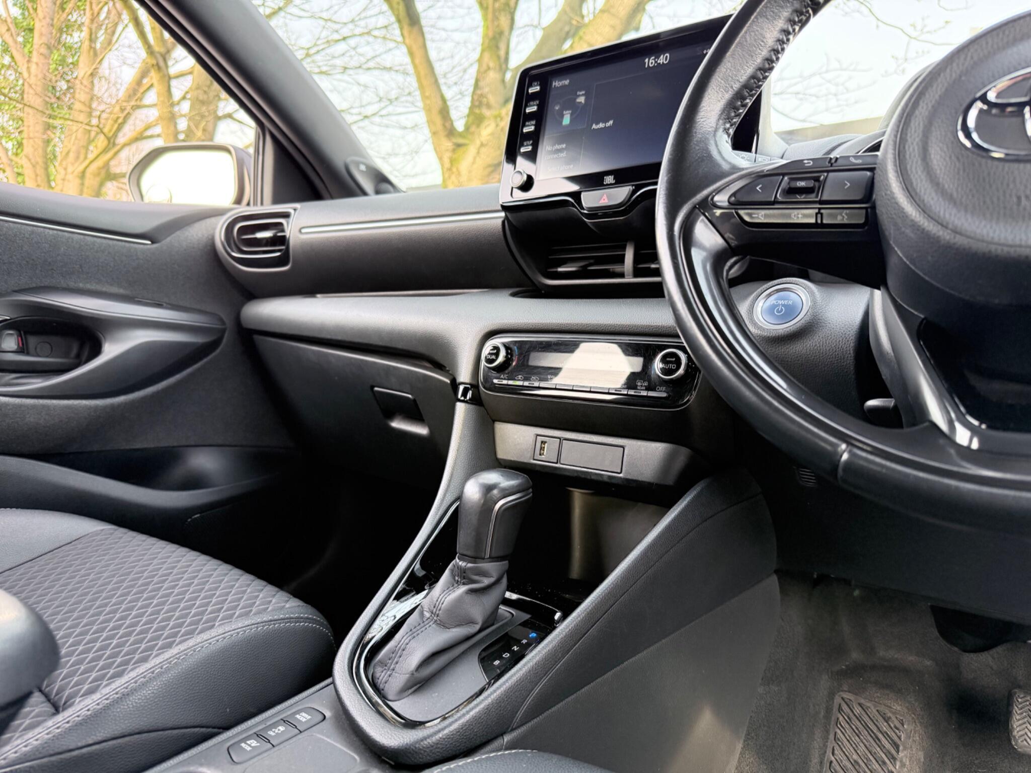 Toyota Yaris - Image 14