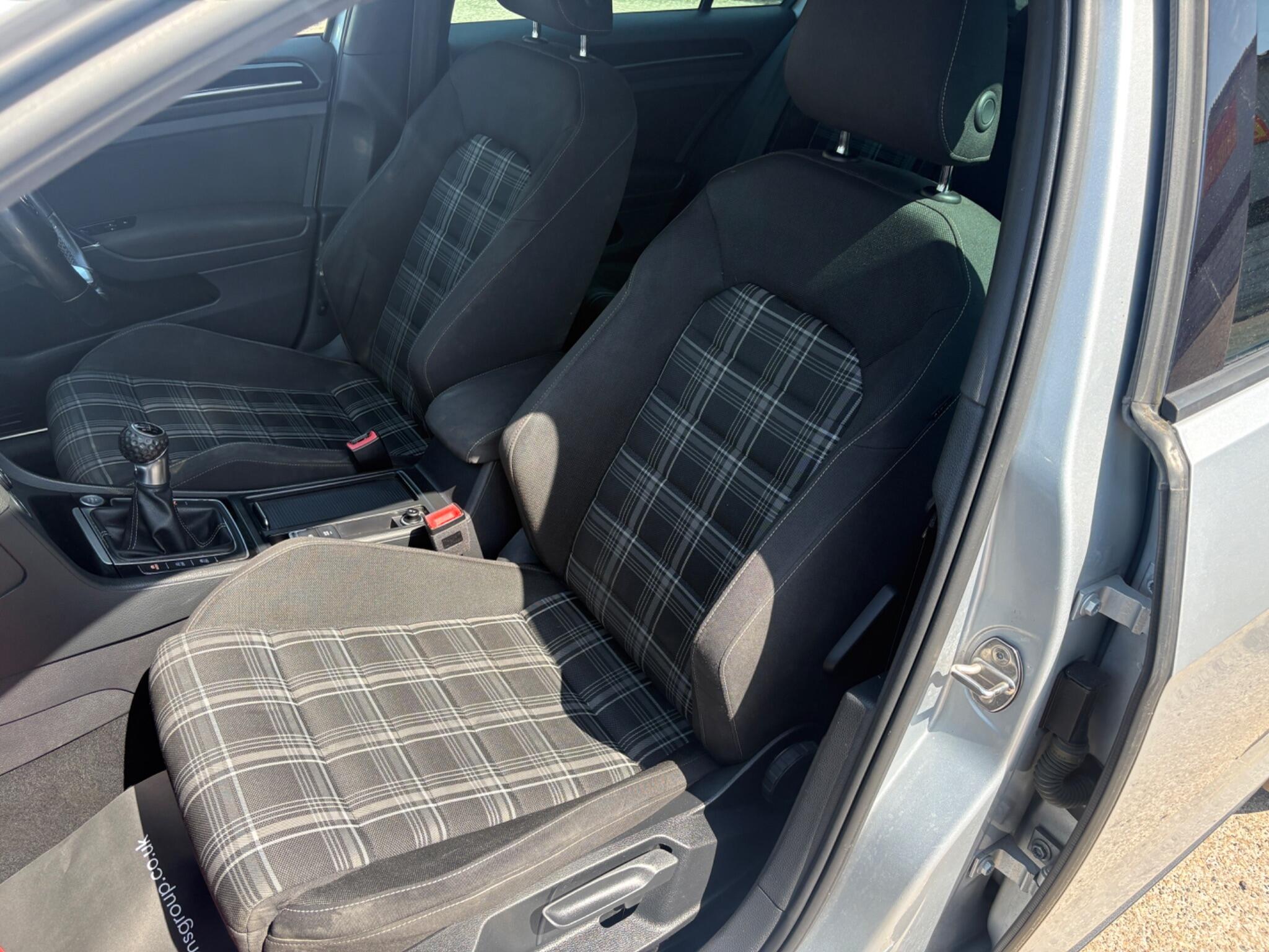 Volkswagen Golf - Image 19