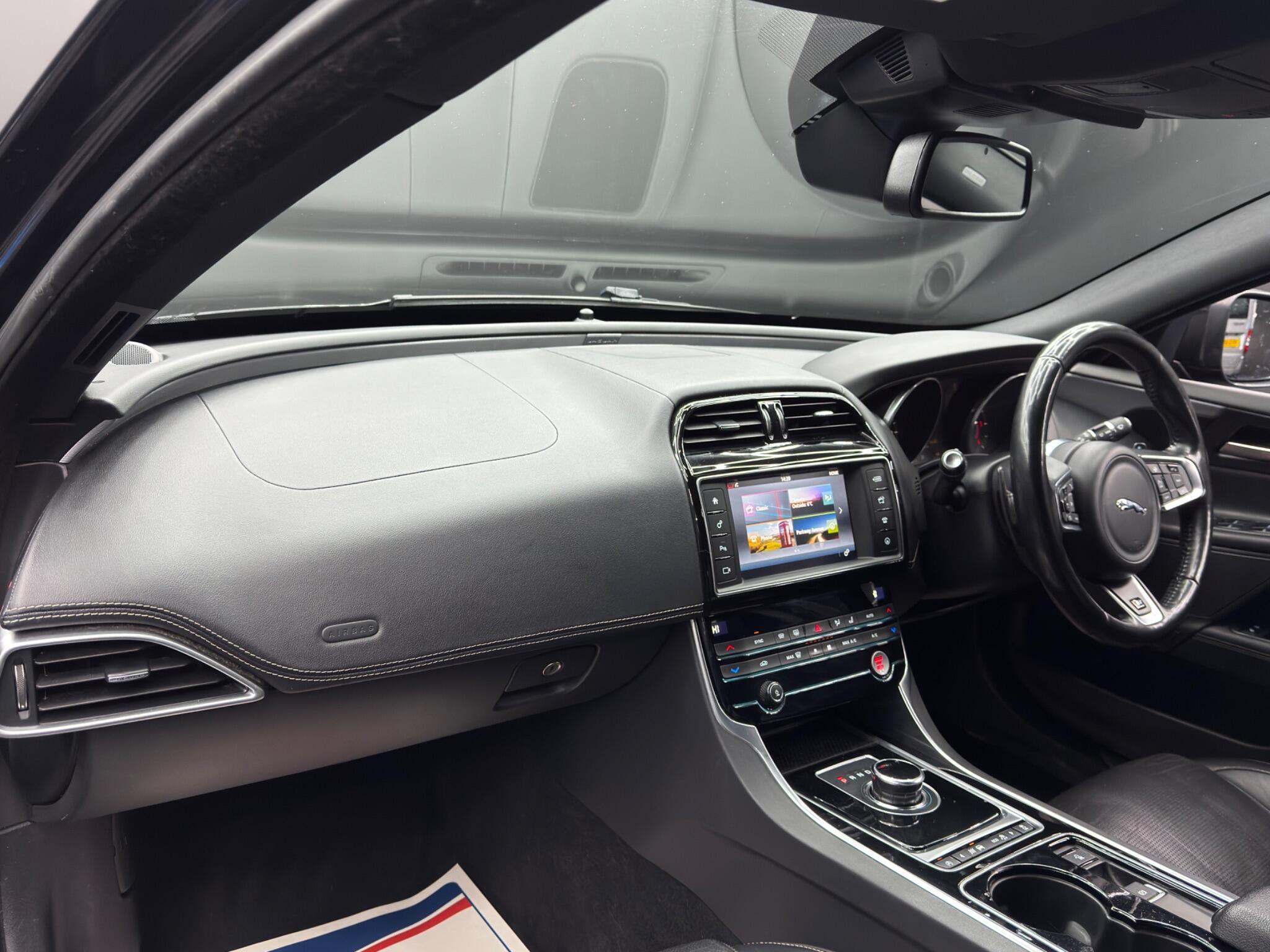 Jaguar XE - Image 11