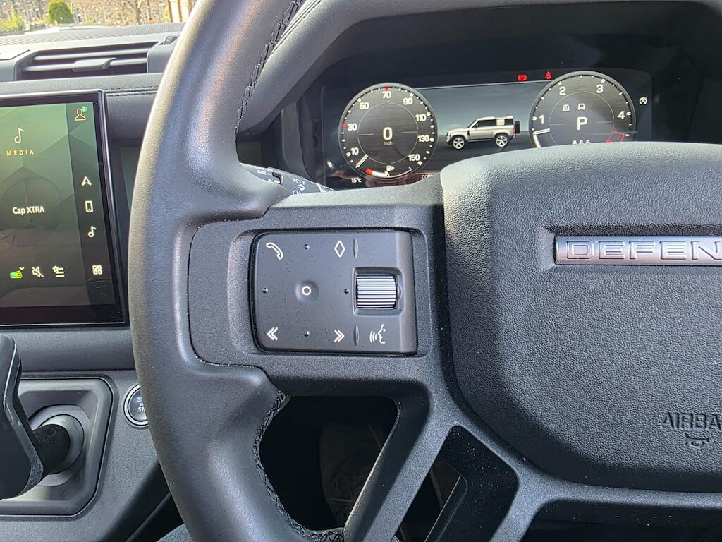 Land Rover Defender 90 - Image 43