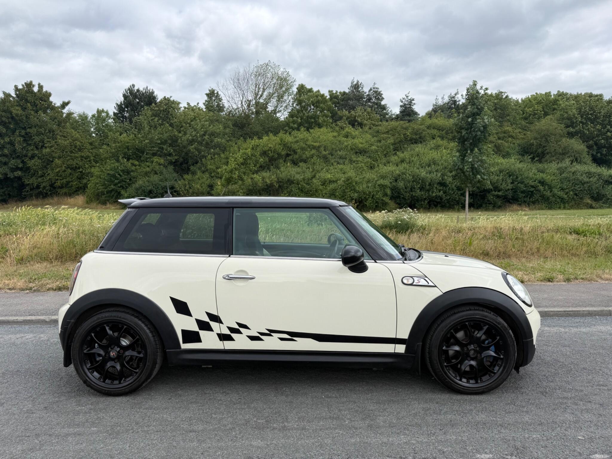 MINI Hatch - Image 2