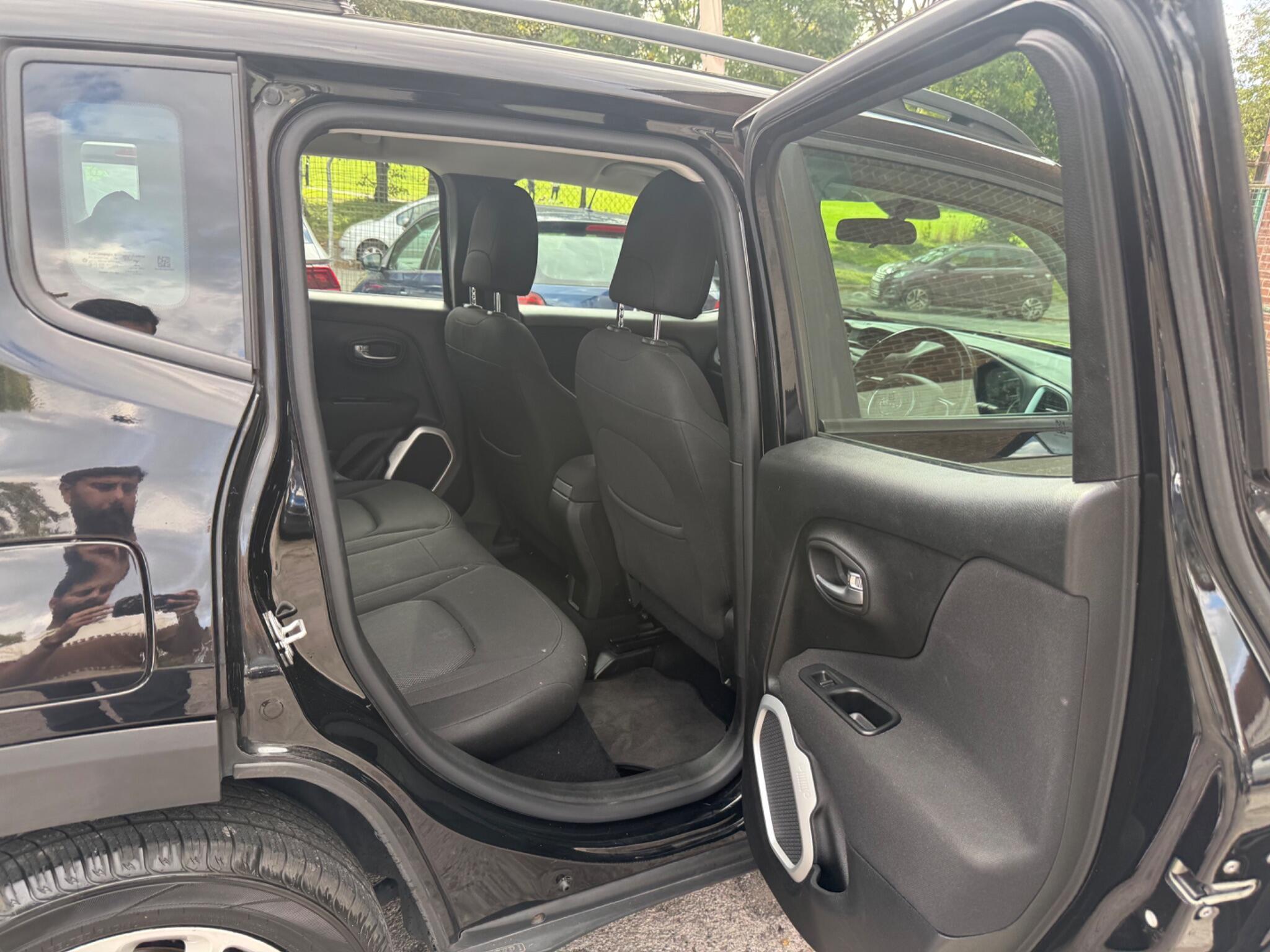 Jeep Renegade - Image 19
