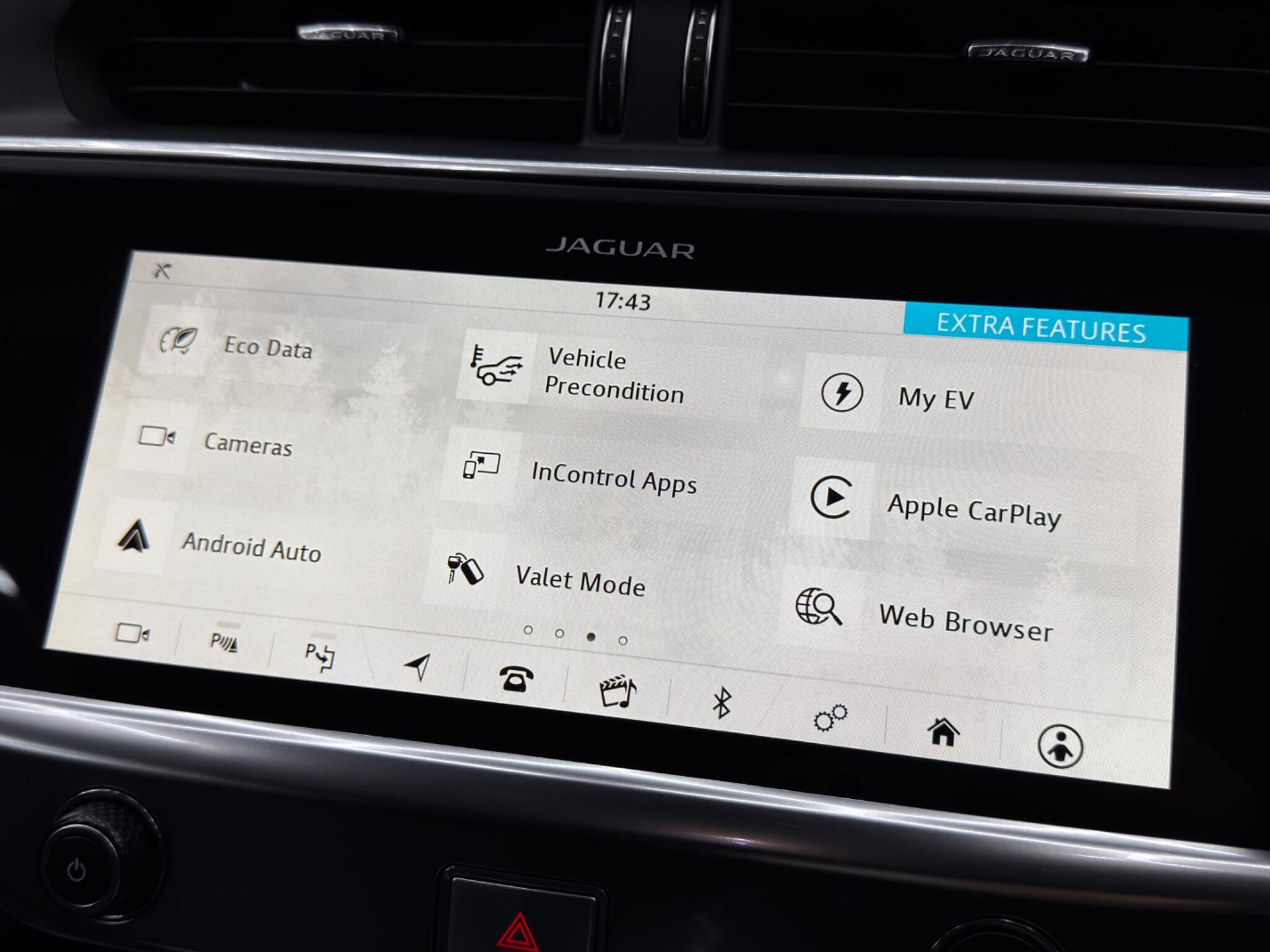 Jaguar I-Pace - Image 31