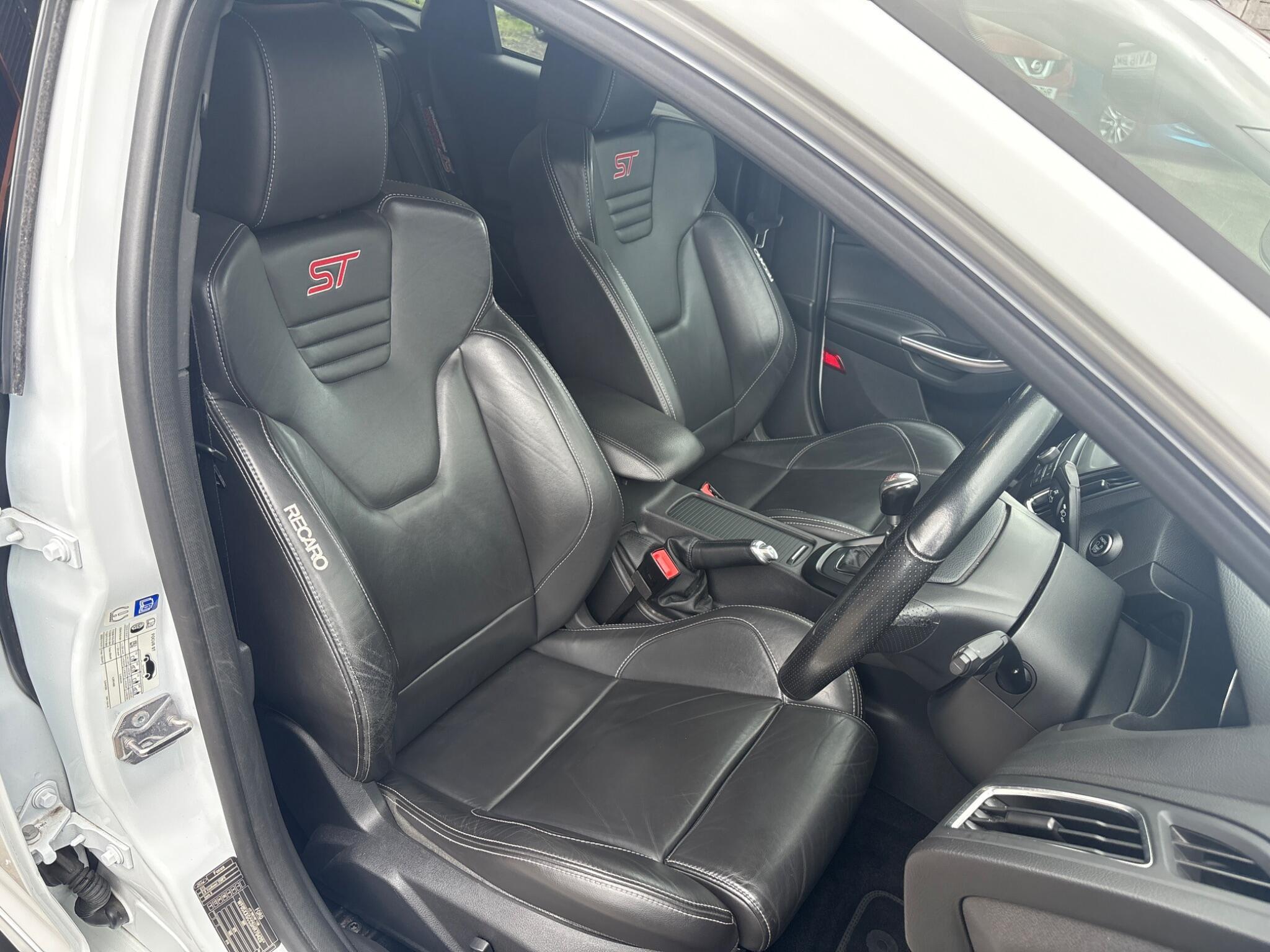 Ford Focus - Image 18