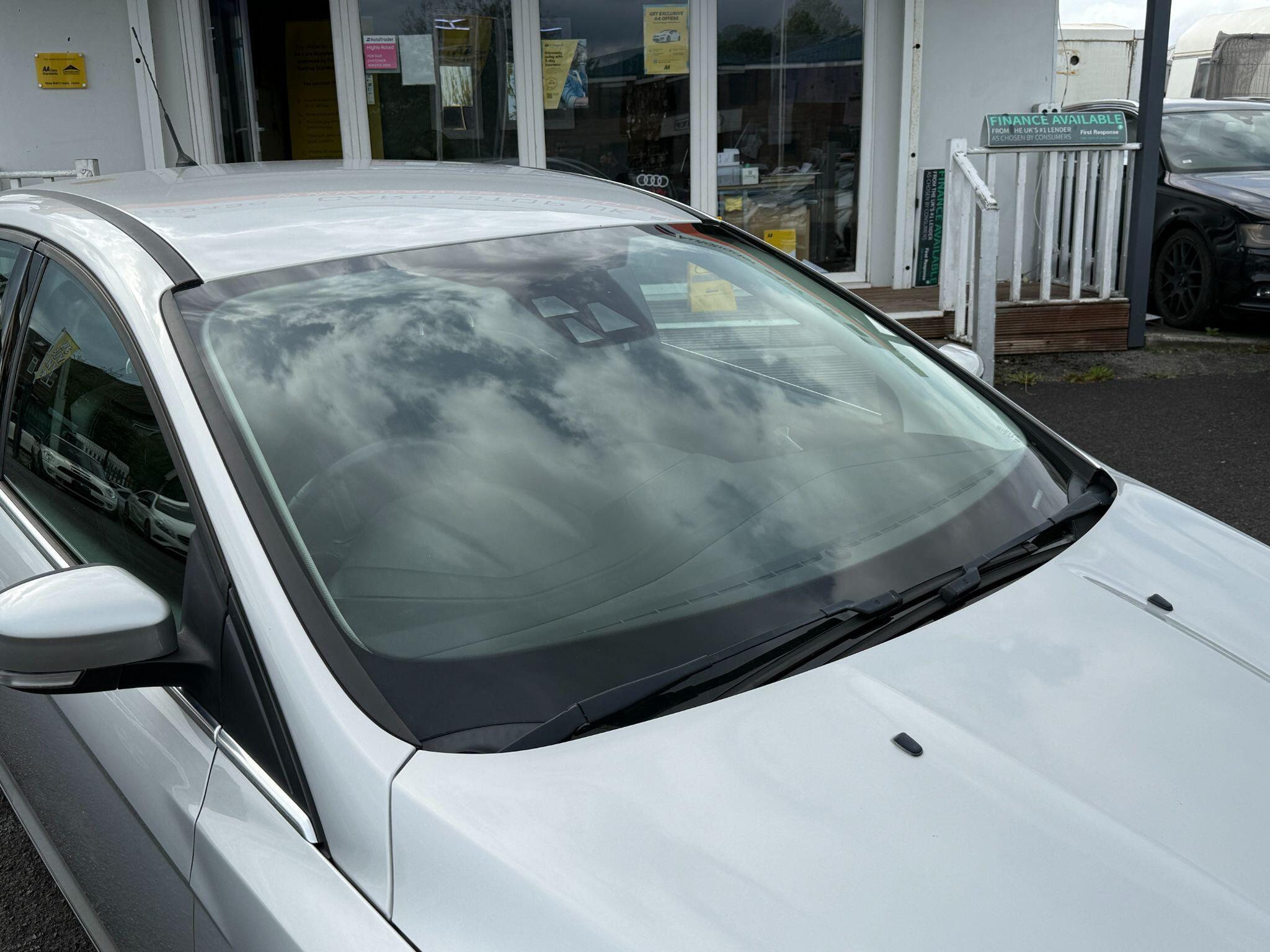Ford Focus - Image 14