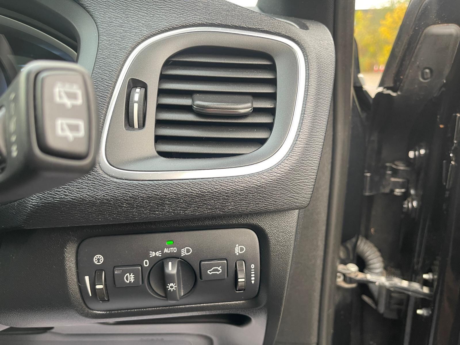 Volvo V40 - Image 32