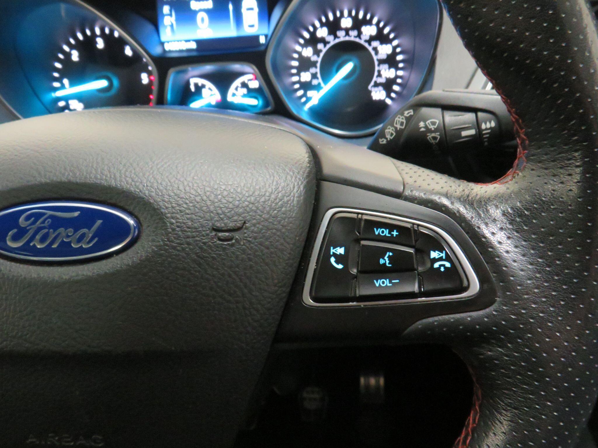 Ford Kuga - Image 17