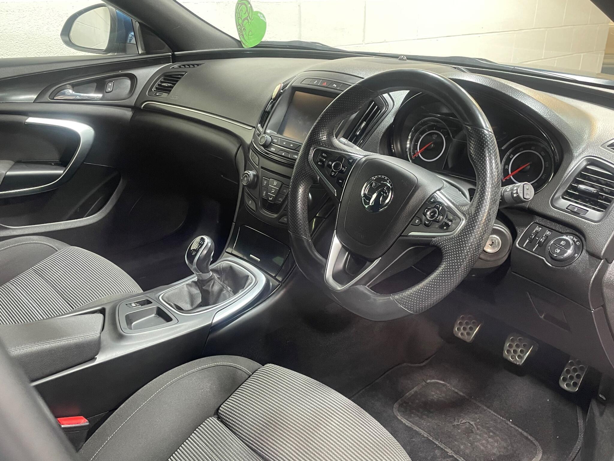 Vauxhall Insignia - Image 8