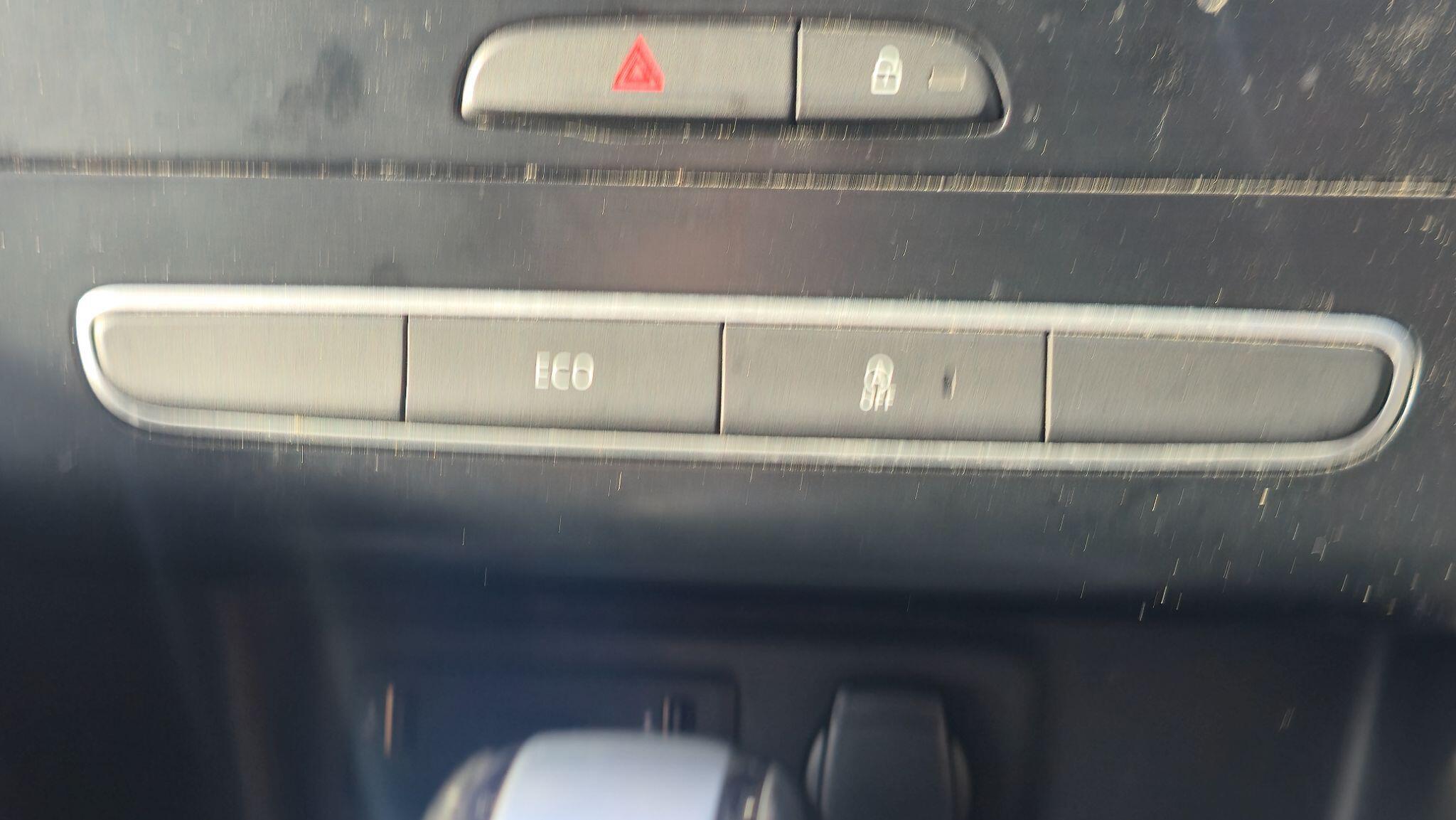 Renault Megane - Image 16