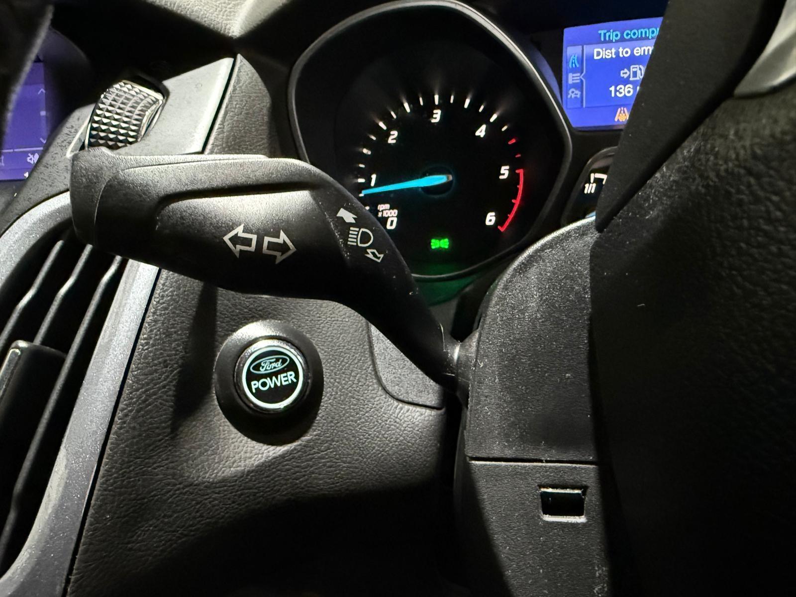 Ford Focus - Image 41