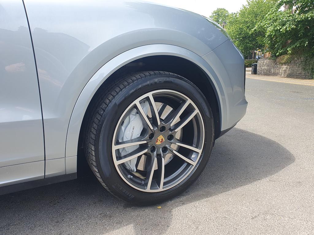 Porsche Cayenne - Image 25