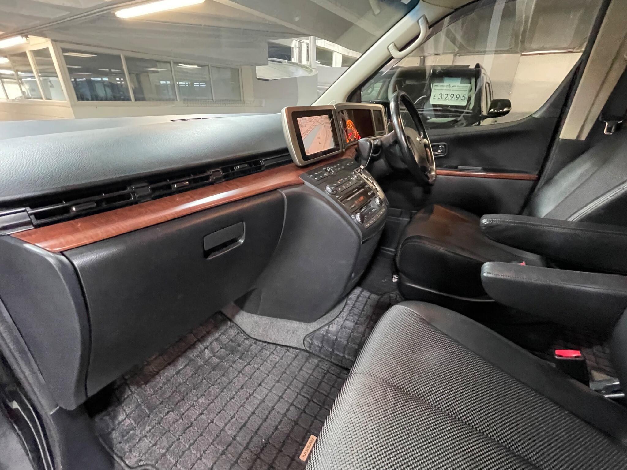 Nissan Elgrand - Image 13