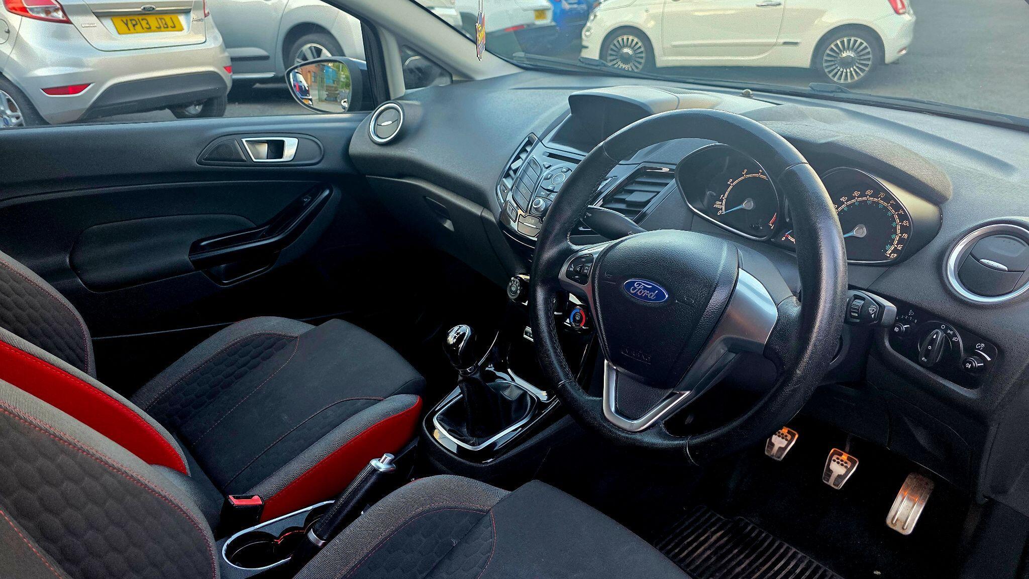 Ford Fiesta - Image 10