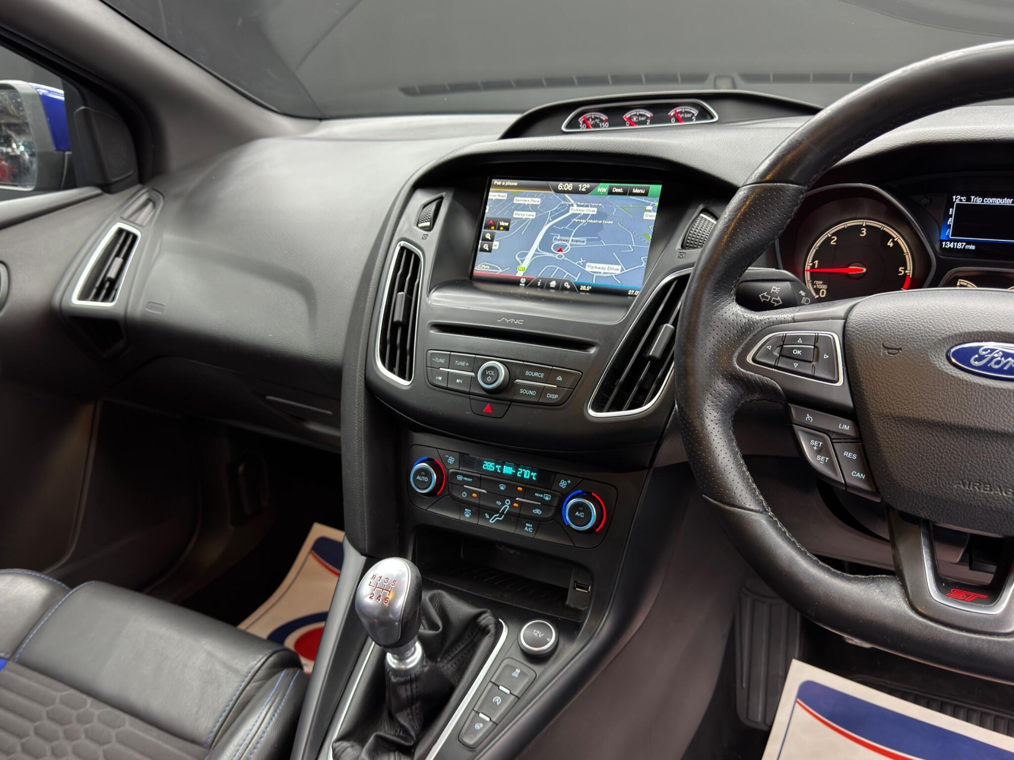 Ford Focus - Image 23