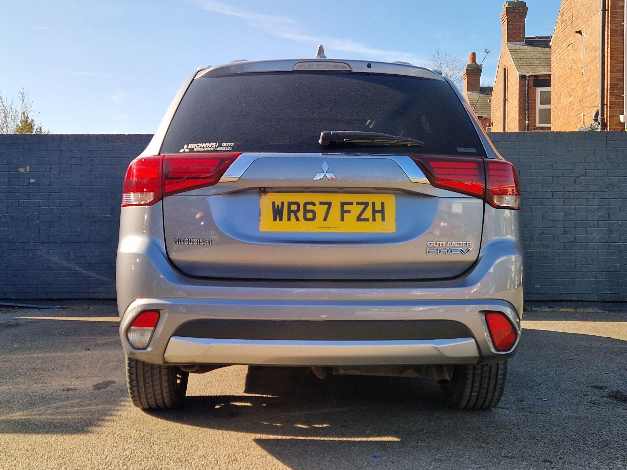 Mitsubishi Outlander - Image 25