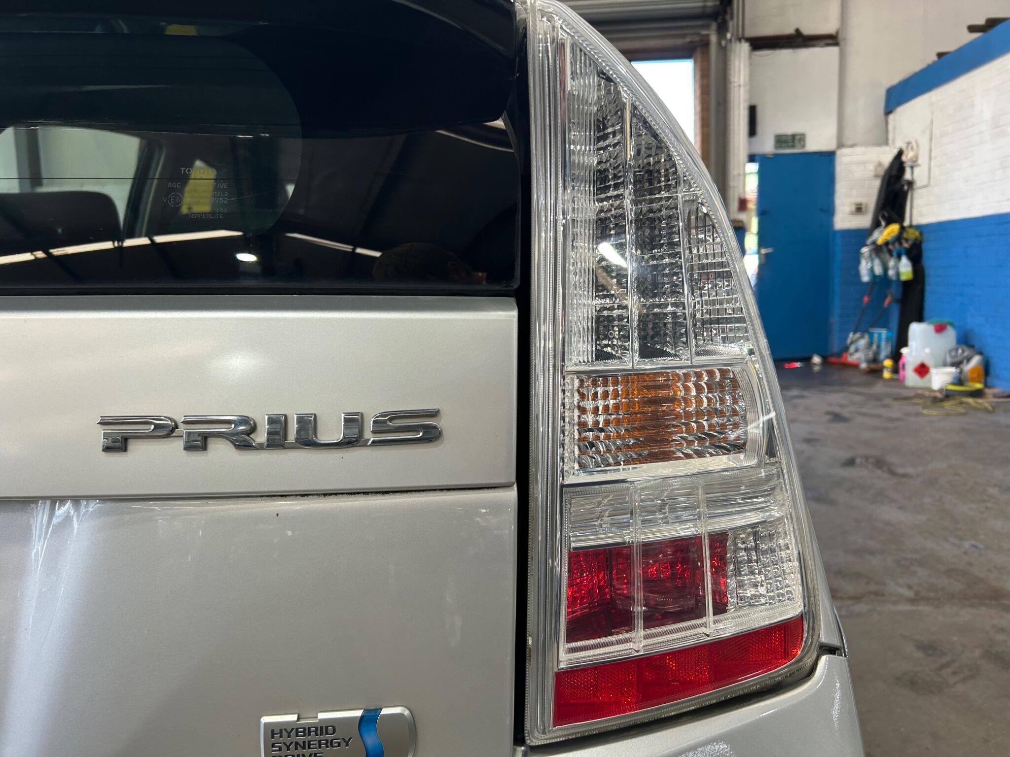 Toyota Prius - Image 31