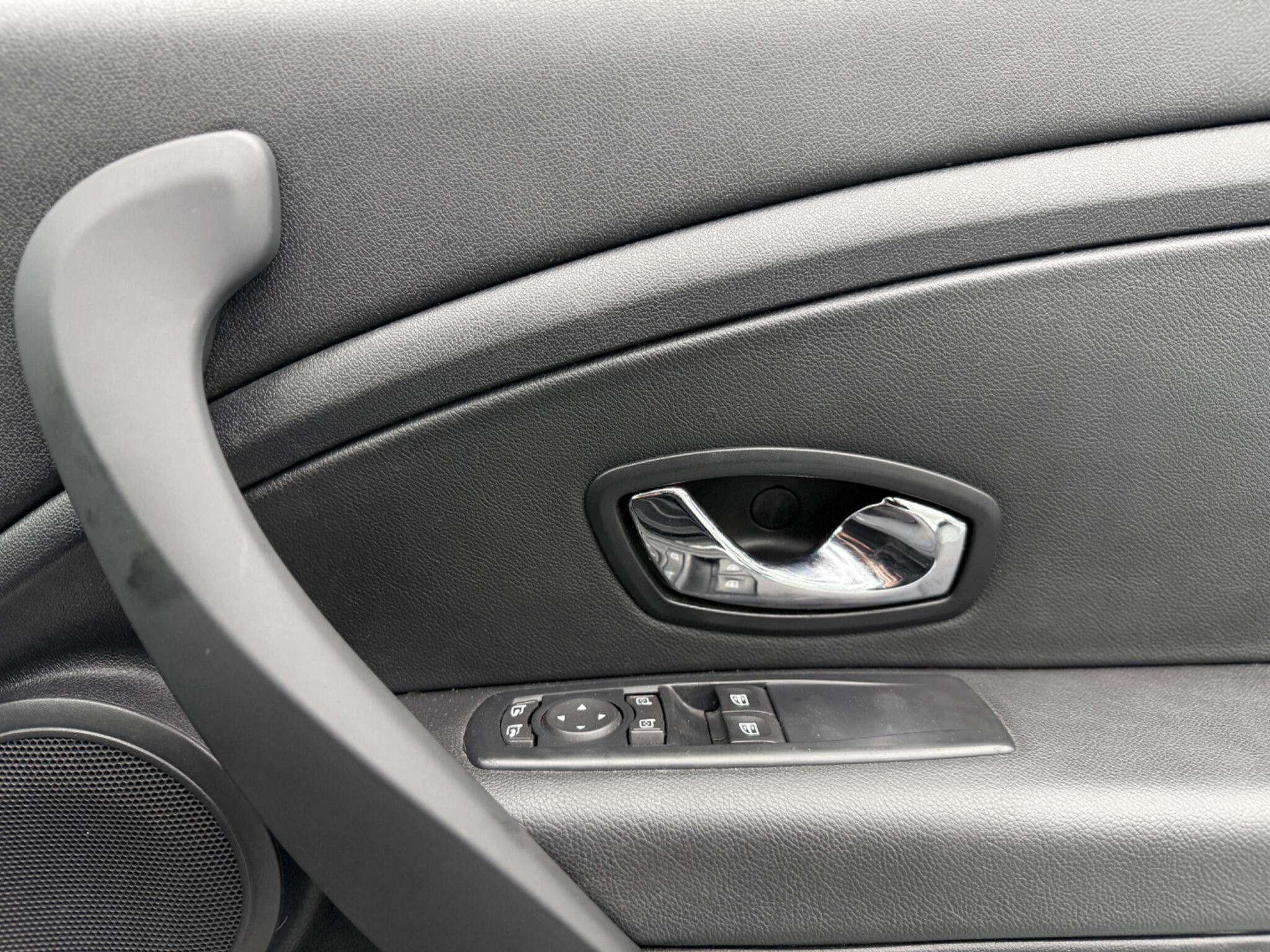 Renault Megane - Image 30