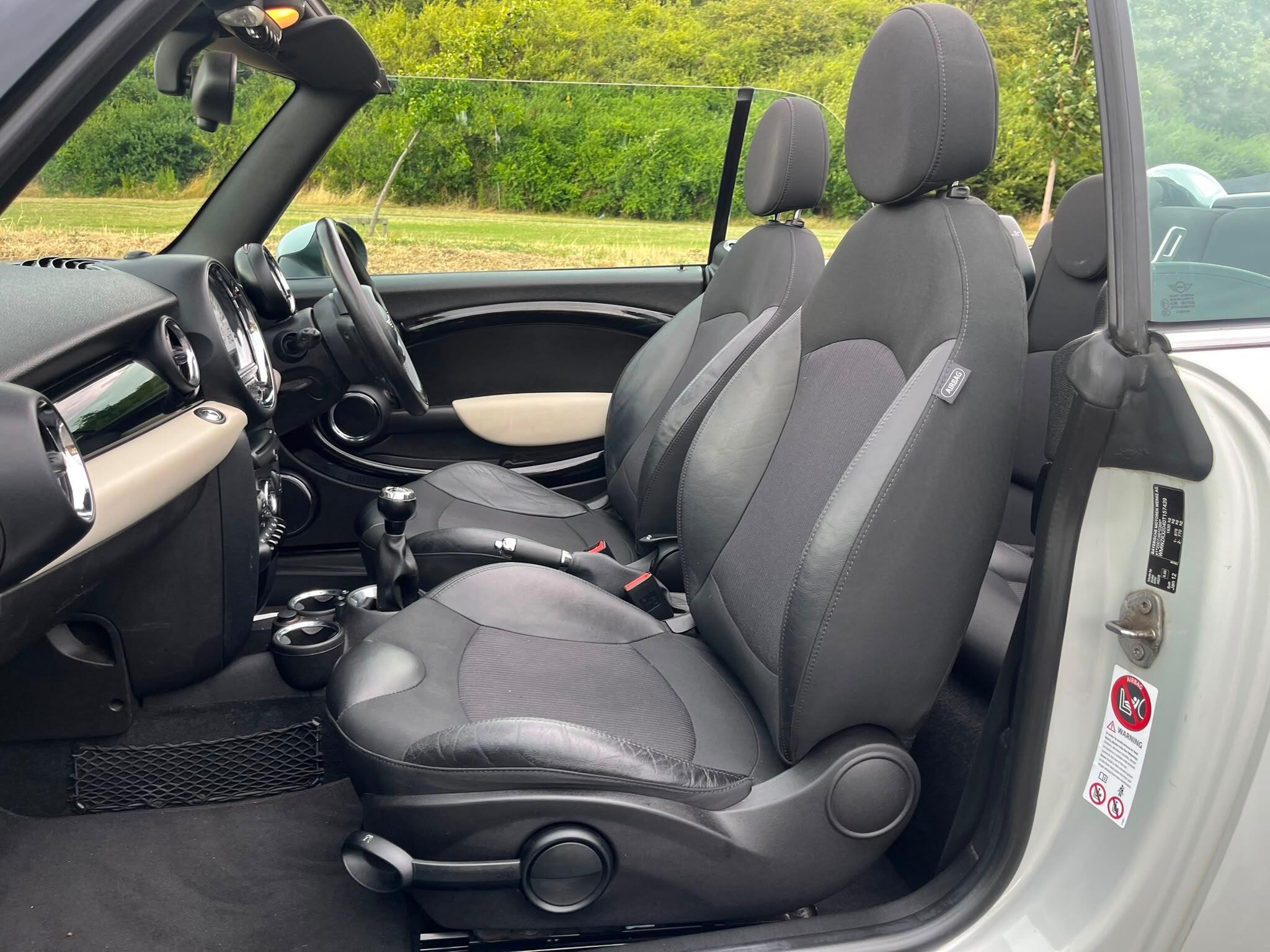MINI Convertible - Image 13