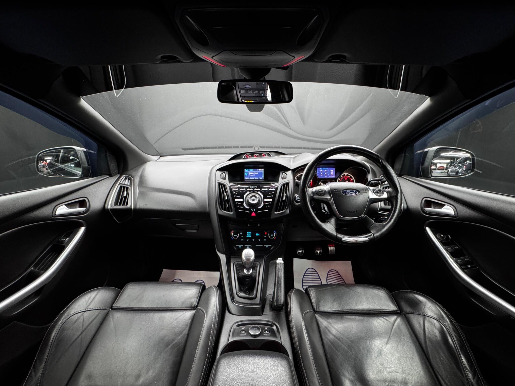 Ford Focus - Image 17