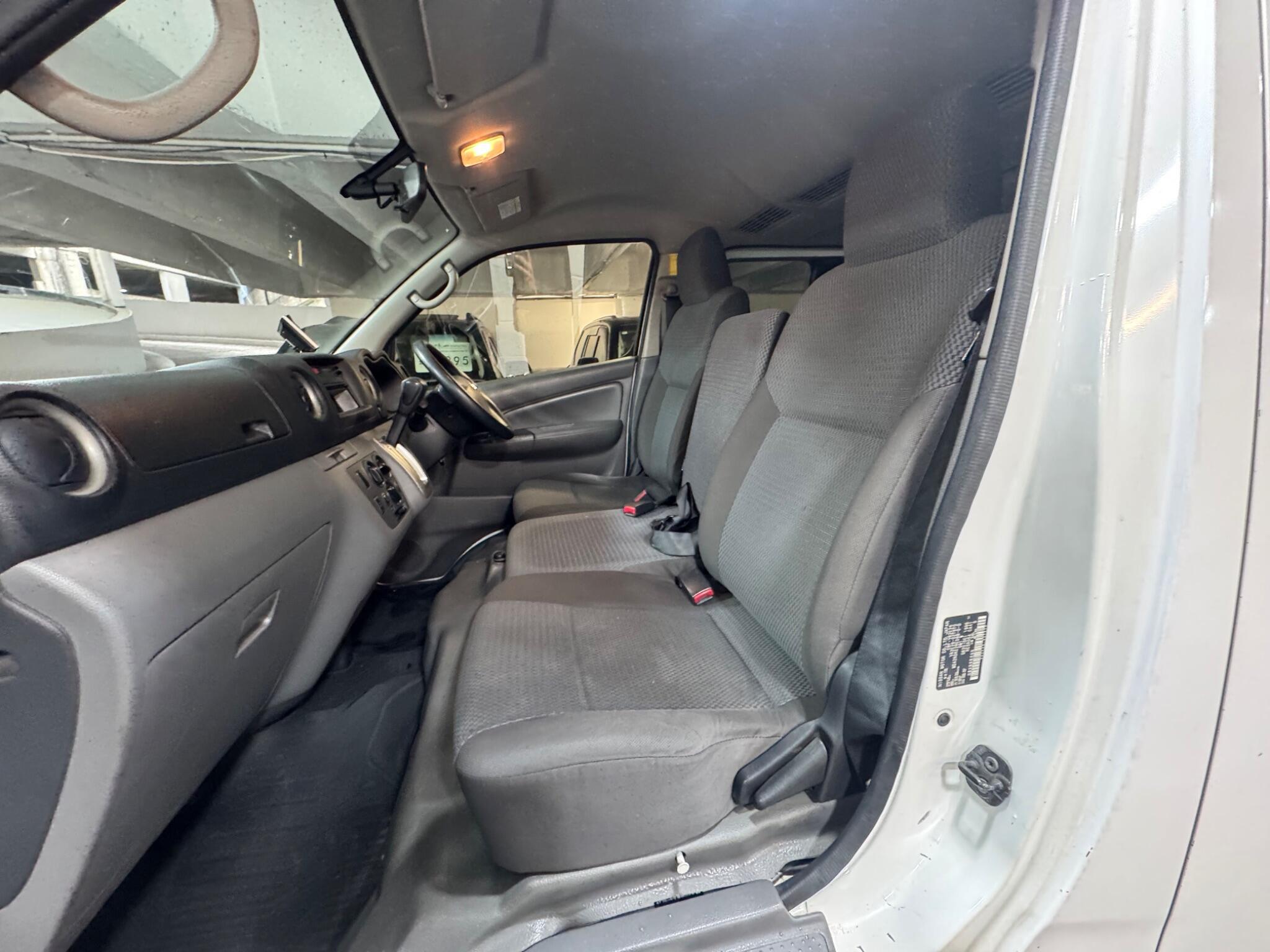 Nissan NV300 - Image 7