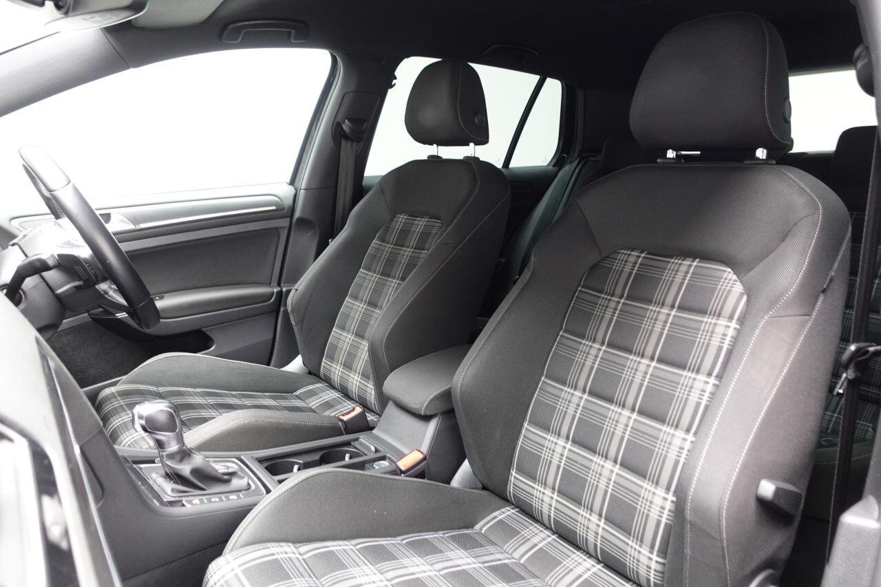 Volkswagen Golf - Image 17