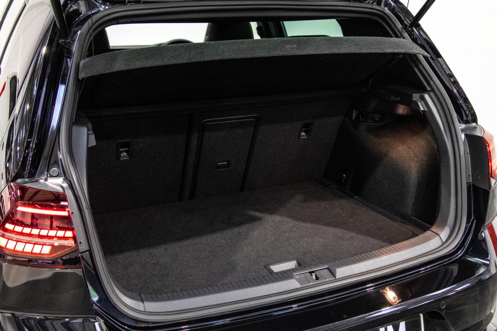 Volkswagen Golf - Image 10