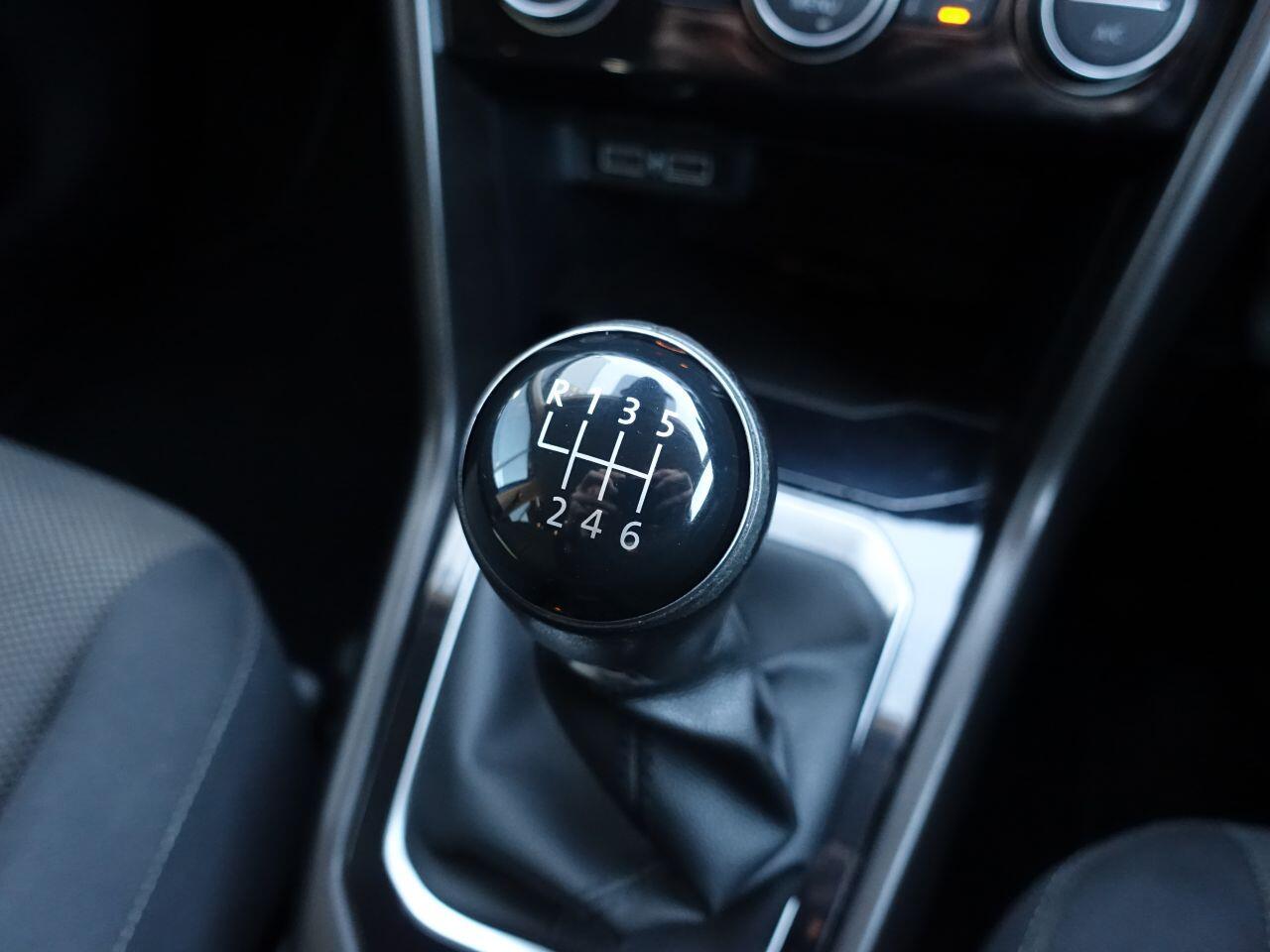 Volkswagen T-Roc - Image 23