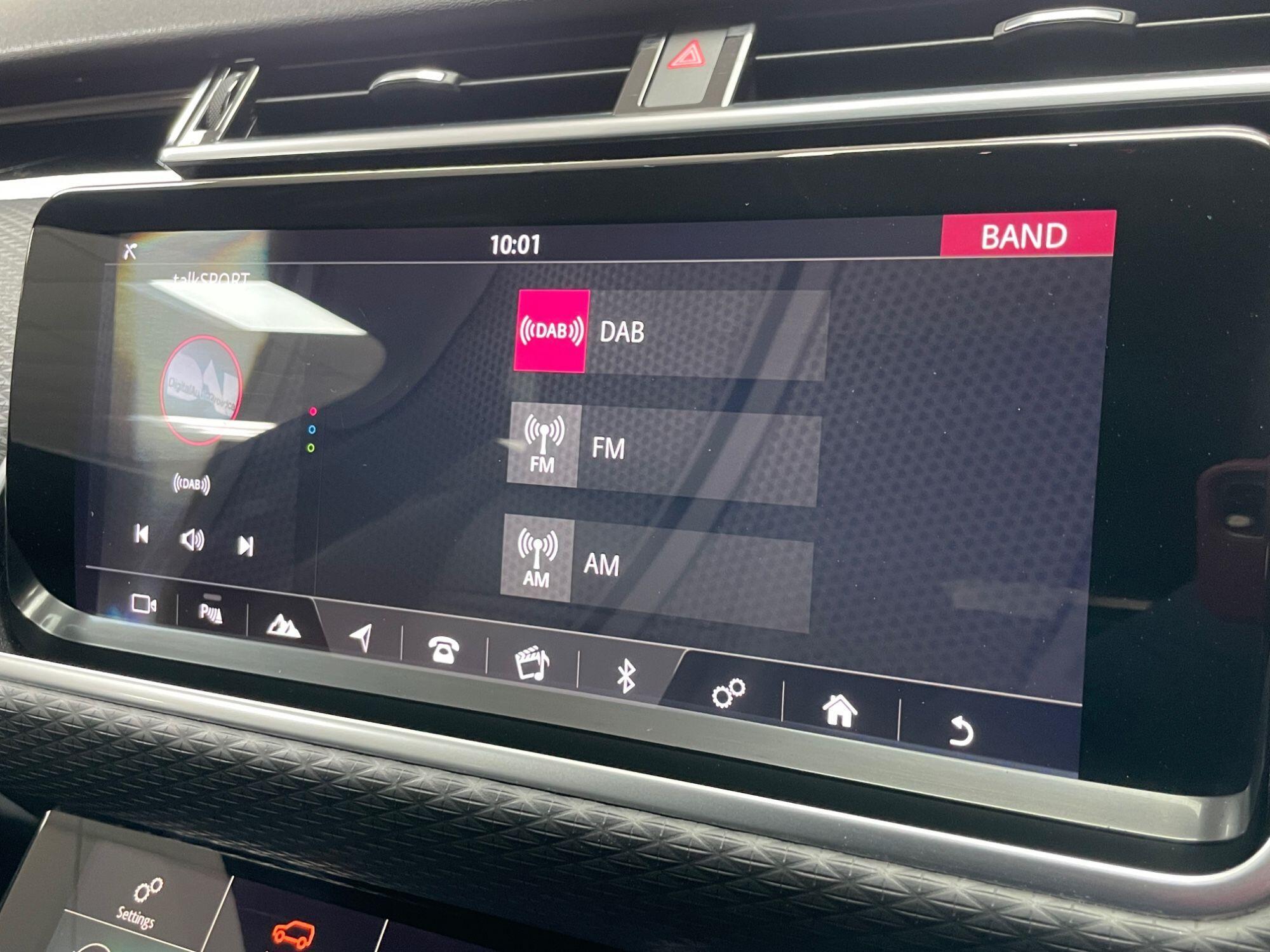 Land Rover Range Rover Velar - Image 44