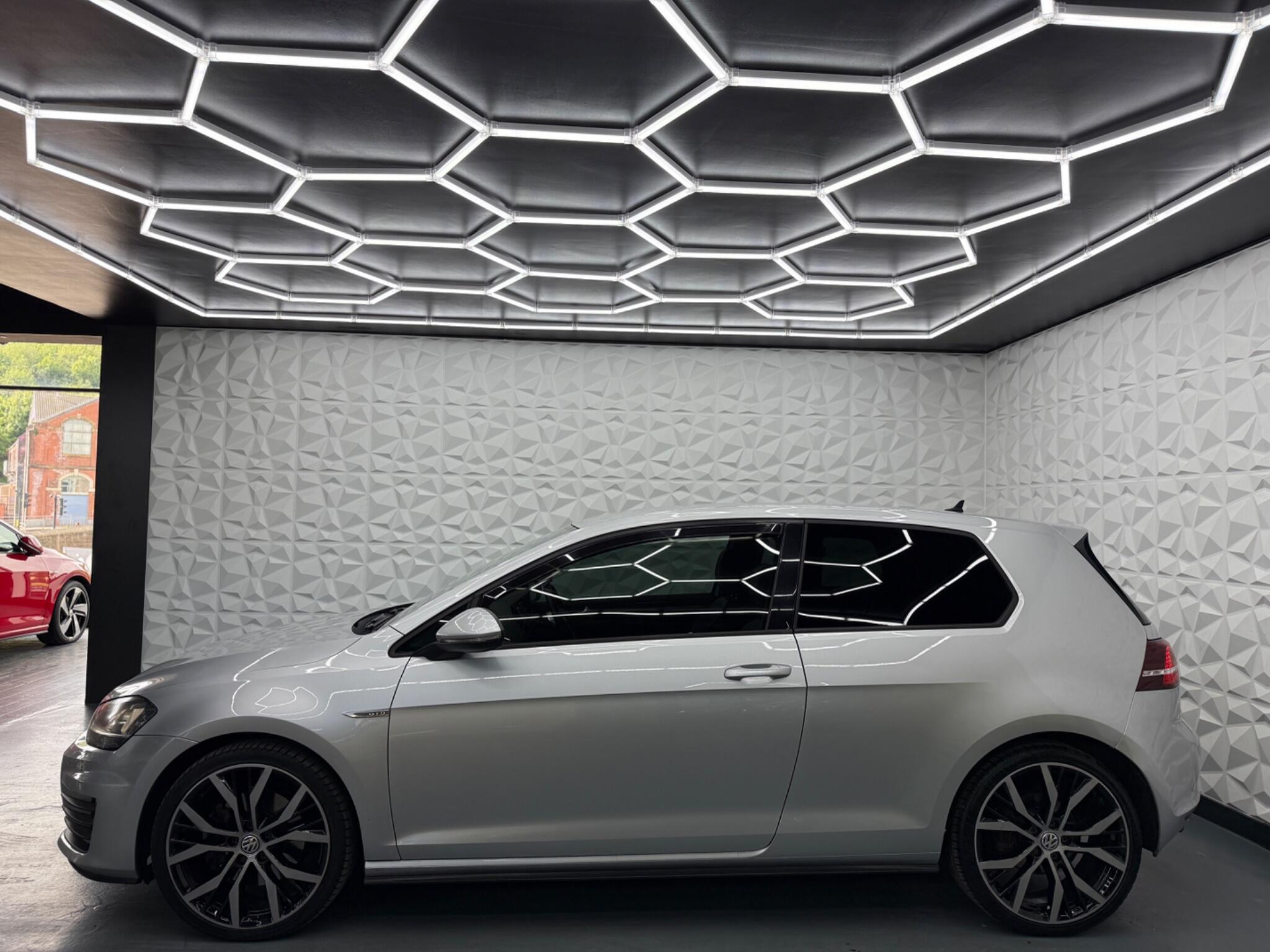 Volkswagen Golf - Image 7