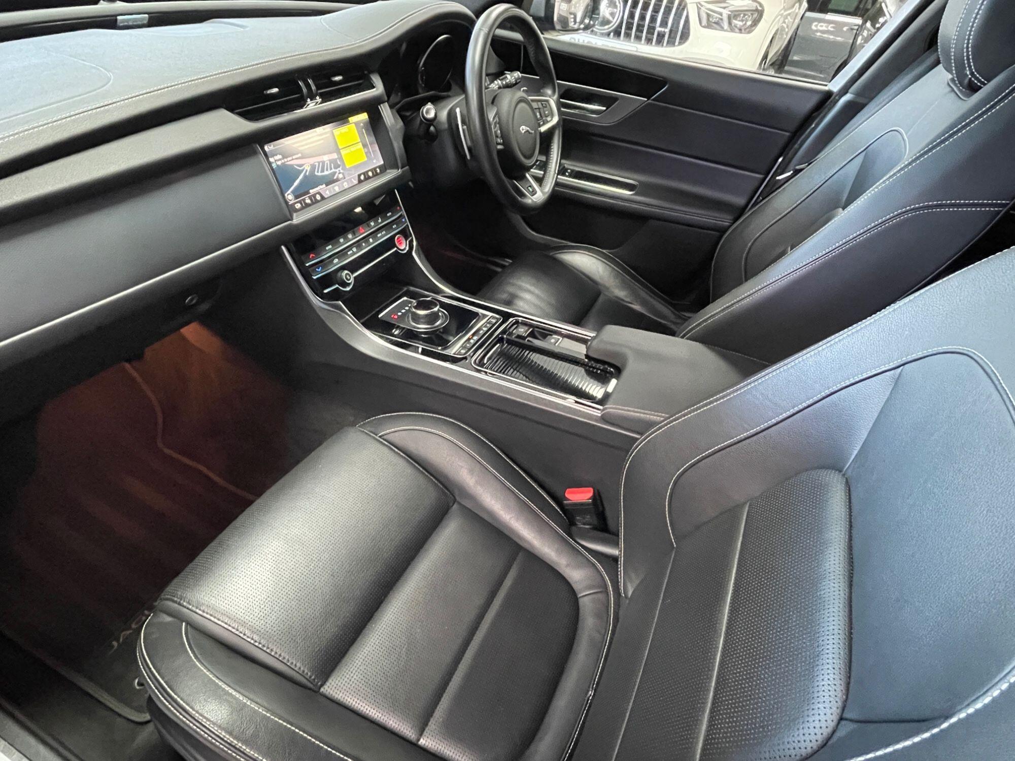 Jaguar XF - Image 32