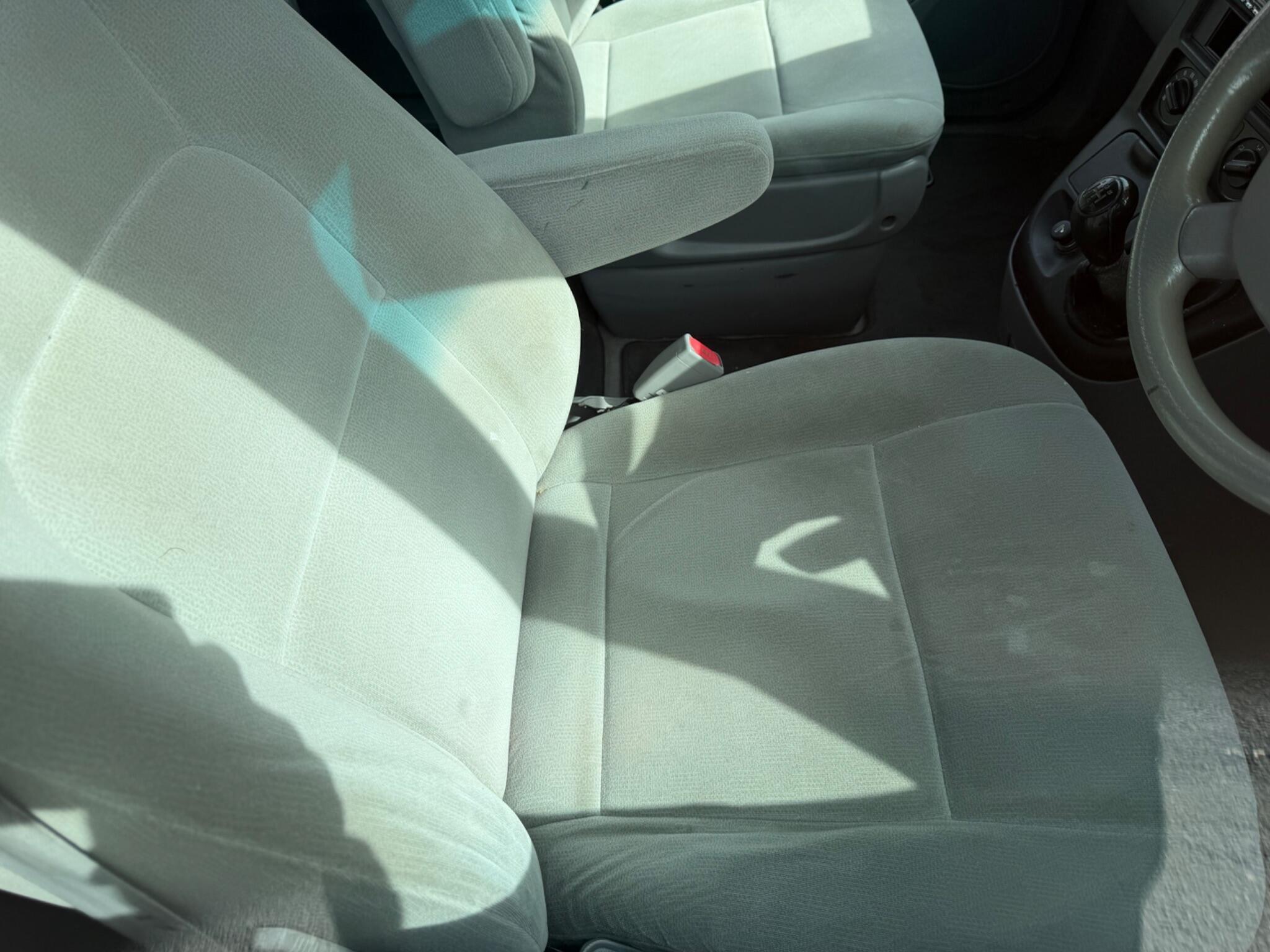 Kia Sedona - Image 12