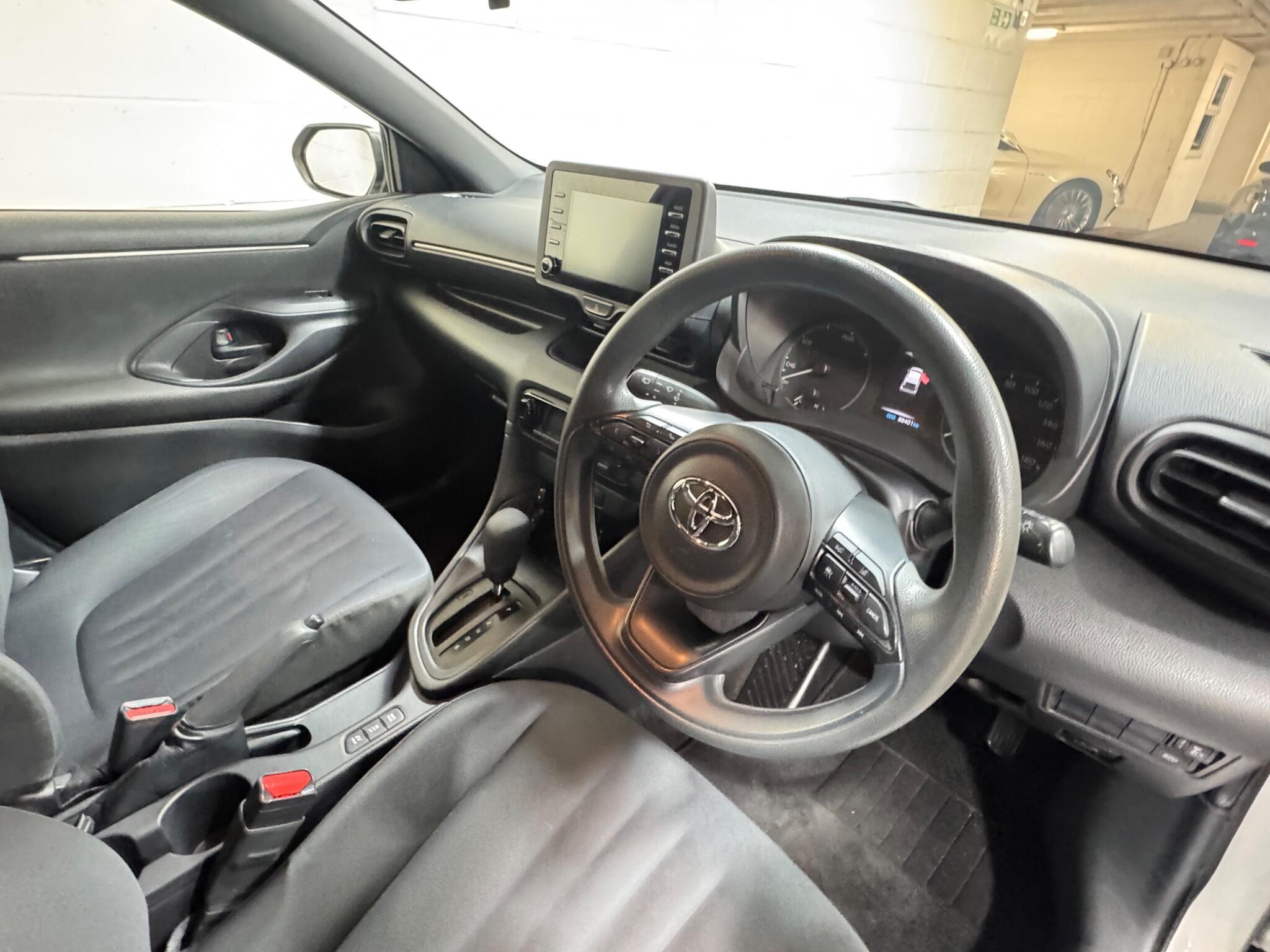 Toyota Yaris - Image 8