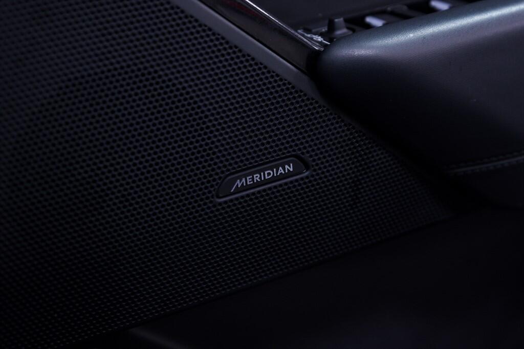 Land Rover Range Rover Velar - Image 35