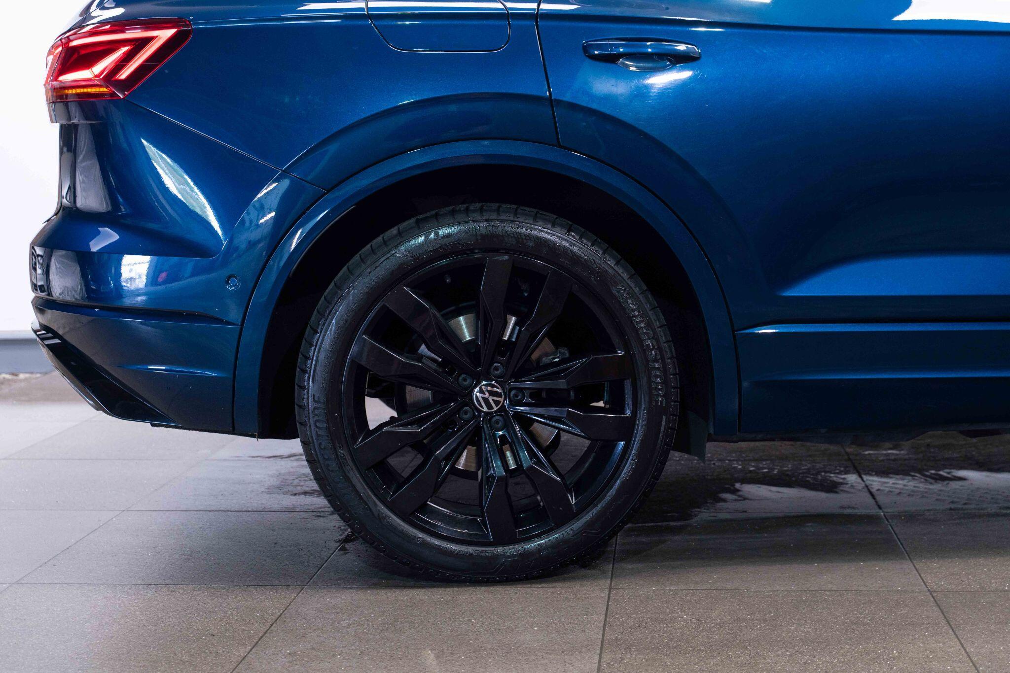 Volkswagen Touareg - Image 16
