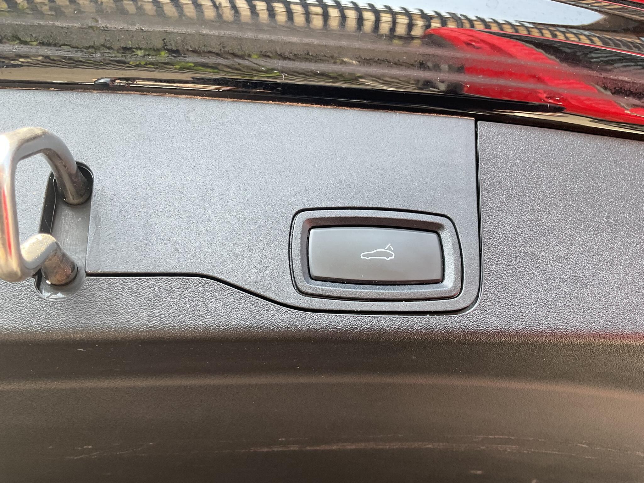 Porsche Taycan - Image 20