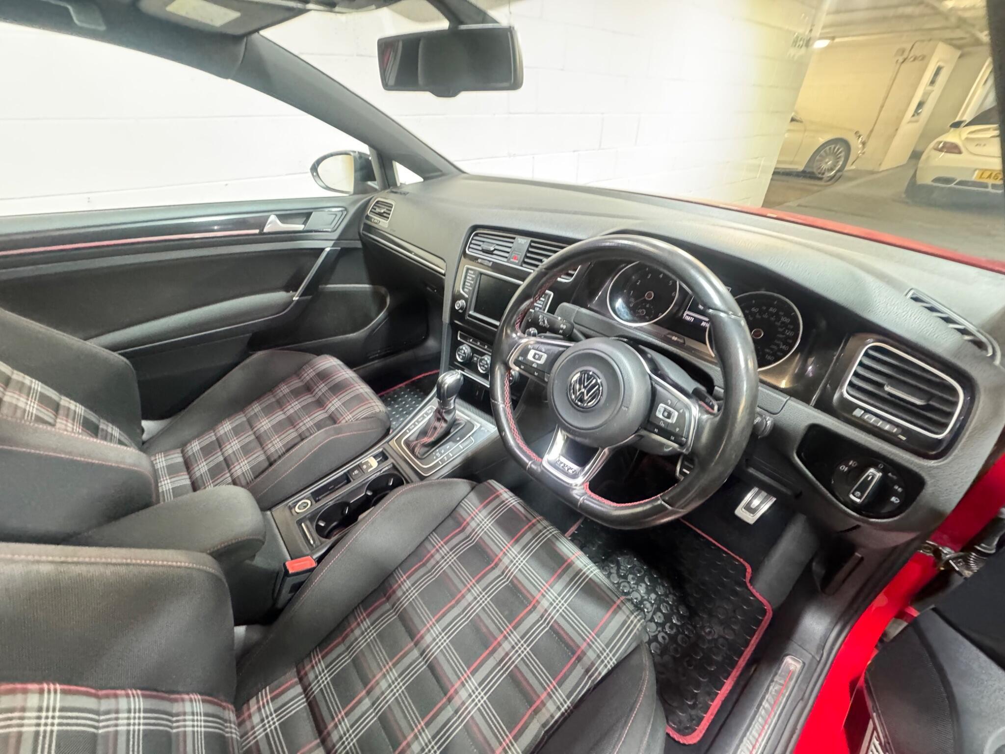 Volkswagen Golf - Image 9