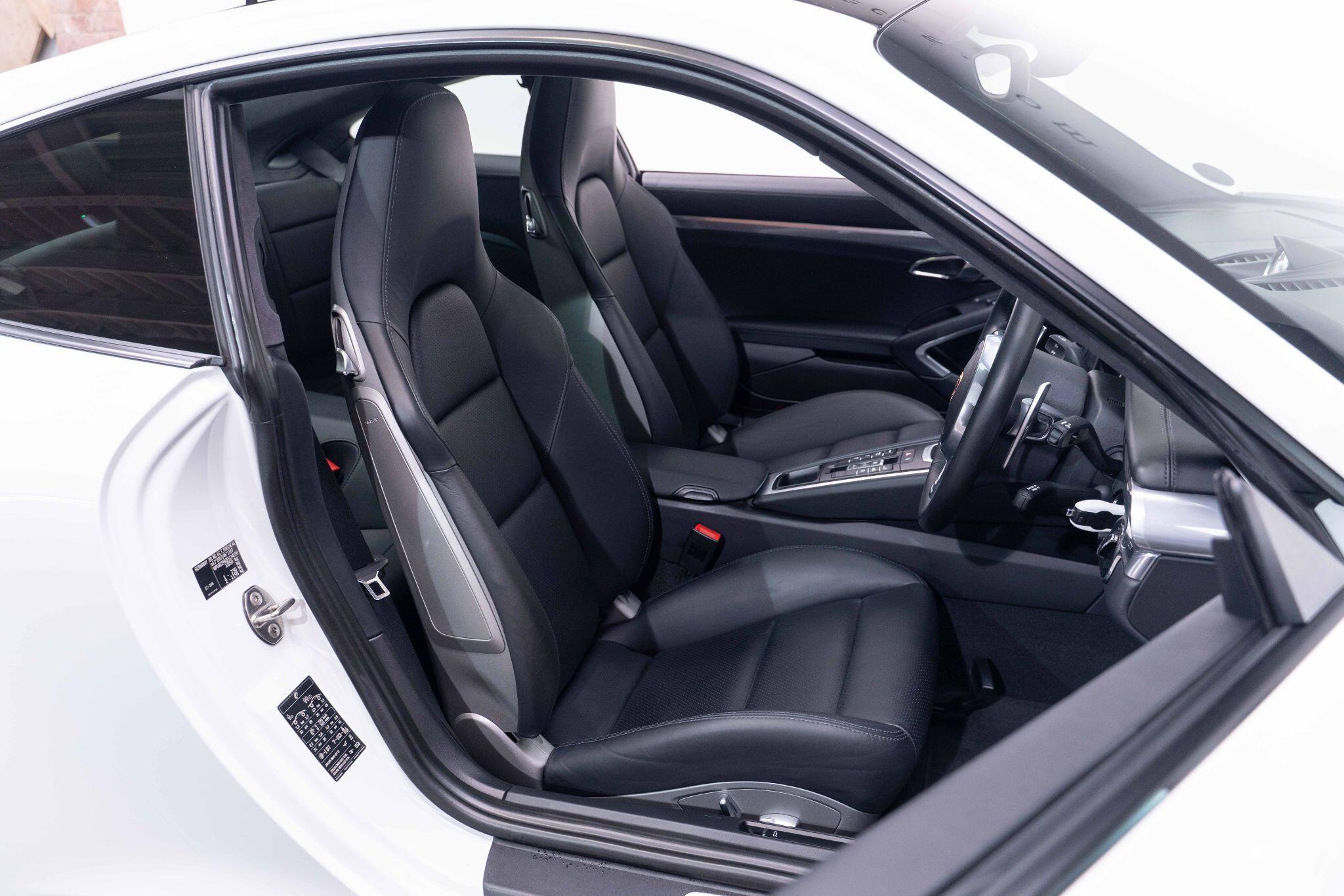 Porsche 911 - Image 14
